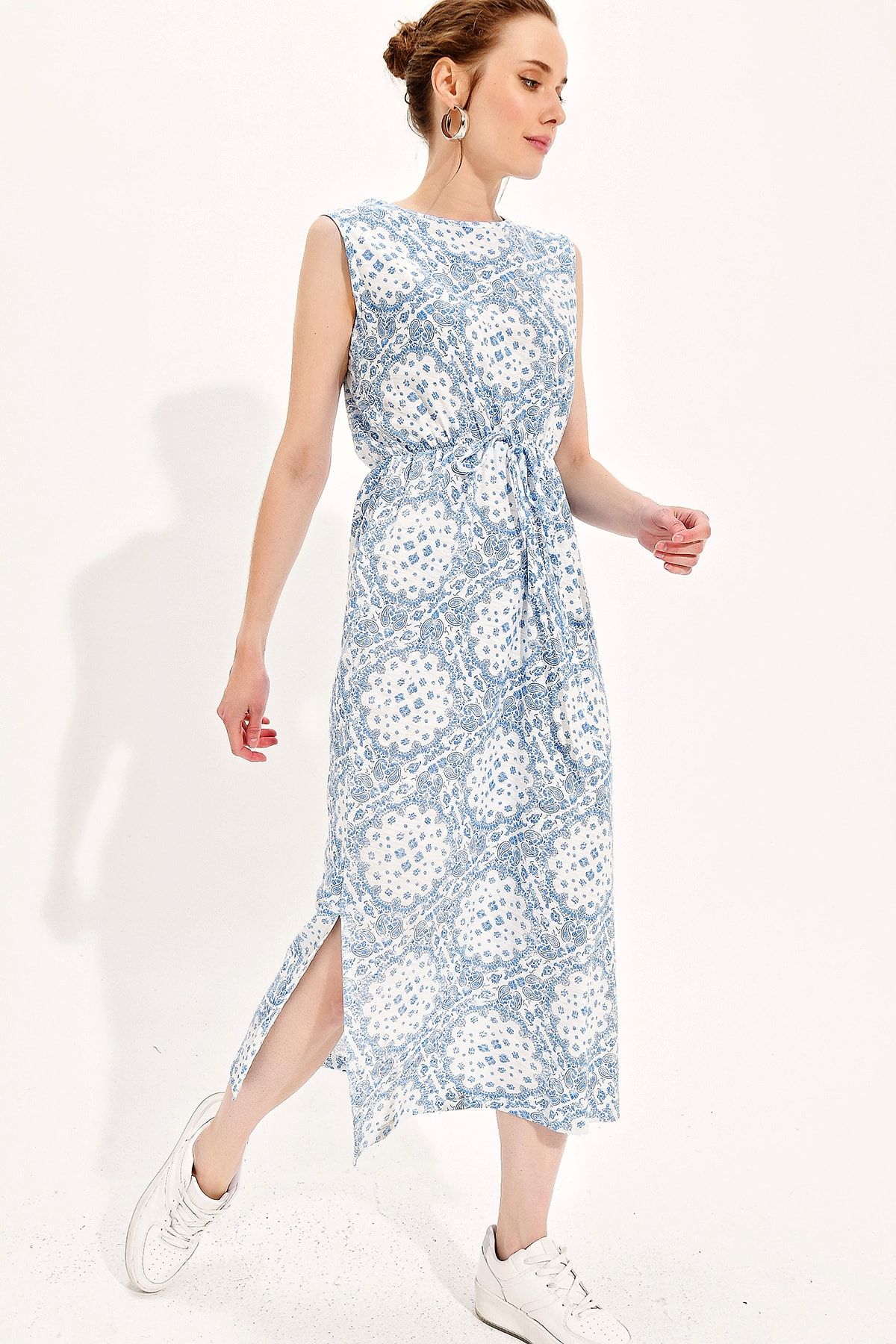 Trend Alaçatı Stili Kadın Mavi Kolsuz Desenli Elbise Alc-019-032-Sm