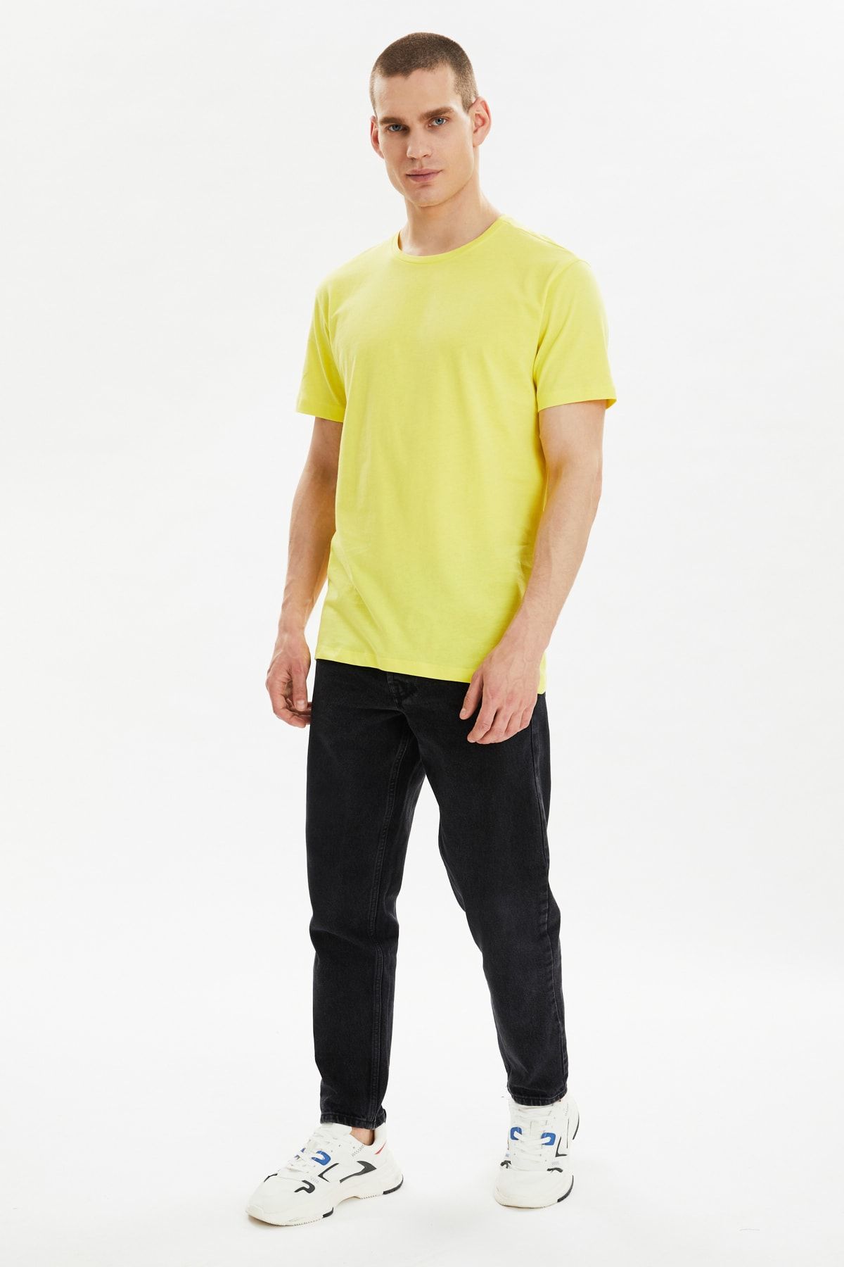 TRENDYOL MAN Sarı Erkek Regular Fit Bisiklet Yaka Kısa Kollu T-Shirt TMNSS21TS1355