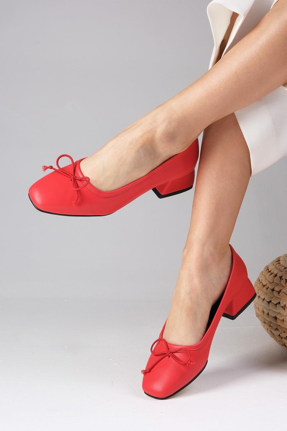 Mio Gusto Bellamy Kırmızı Renk Fiyonk Detaylı Kadın Kısa Topuklu Ayakkabı