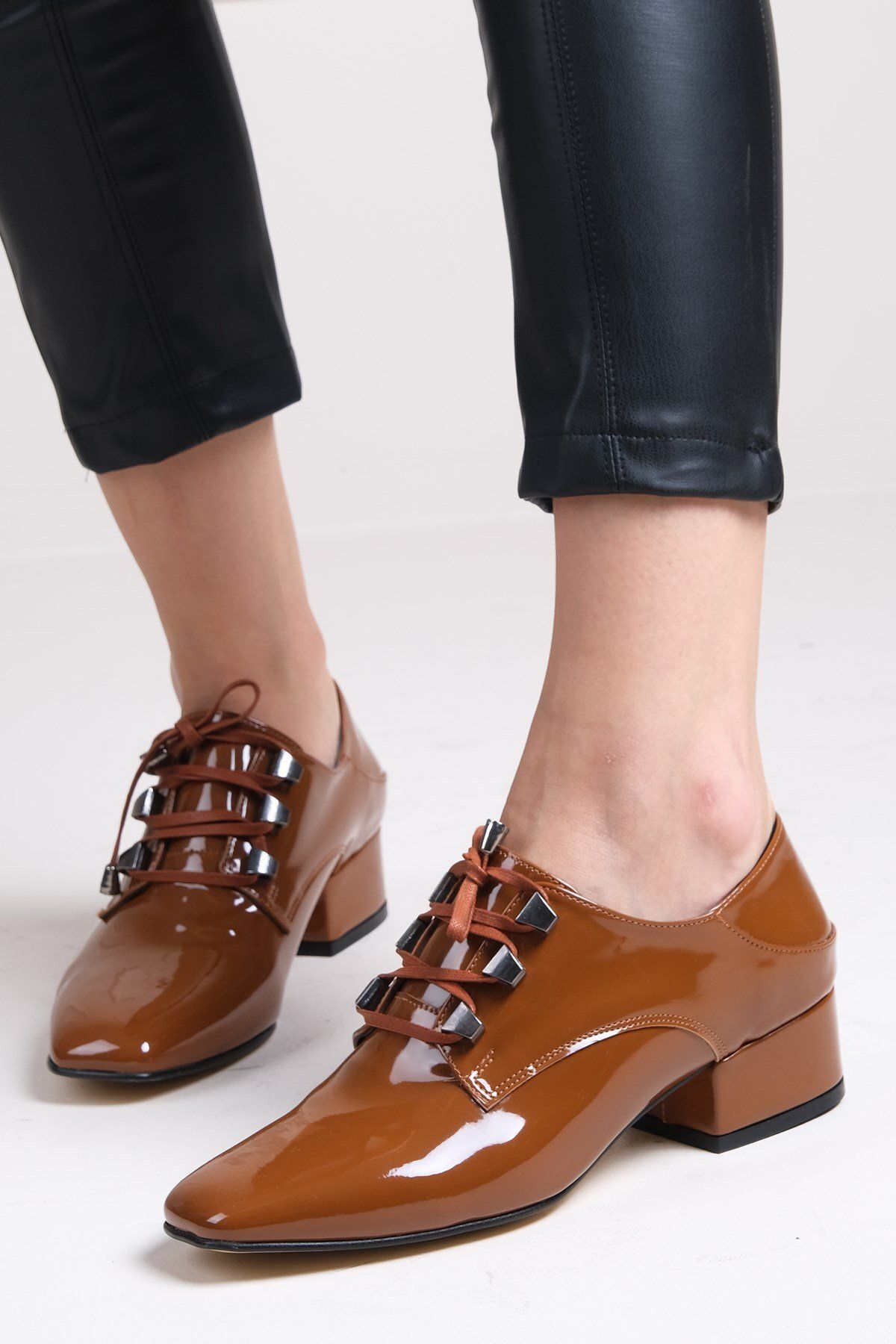 Mio Gusto Jasmine Taba Renk Rugan Kadın Kısa Topuklu Bağcıklı Ayakkabı
