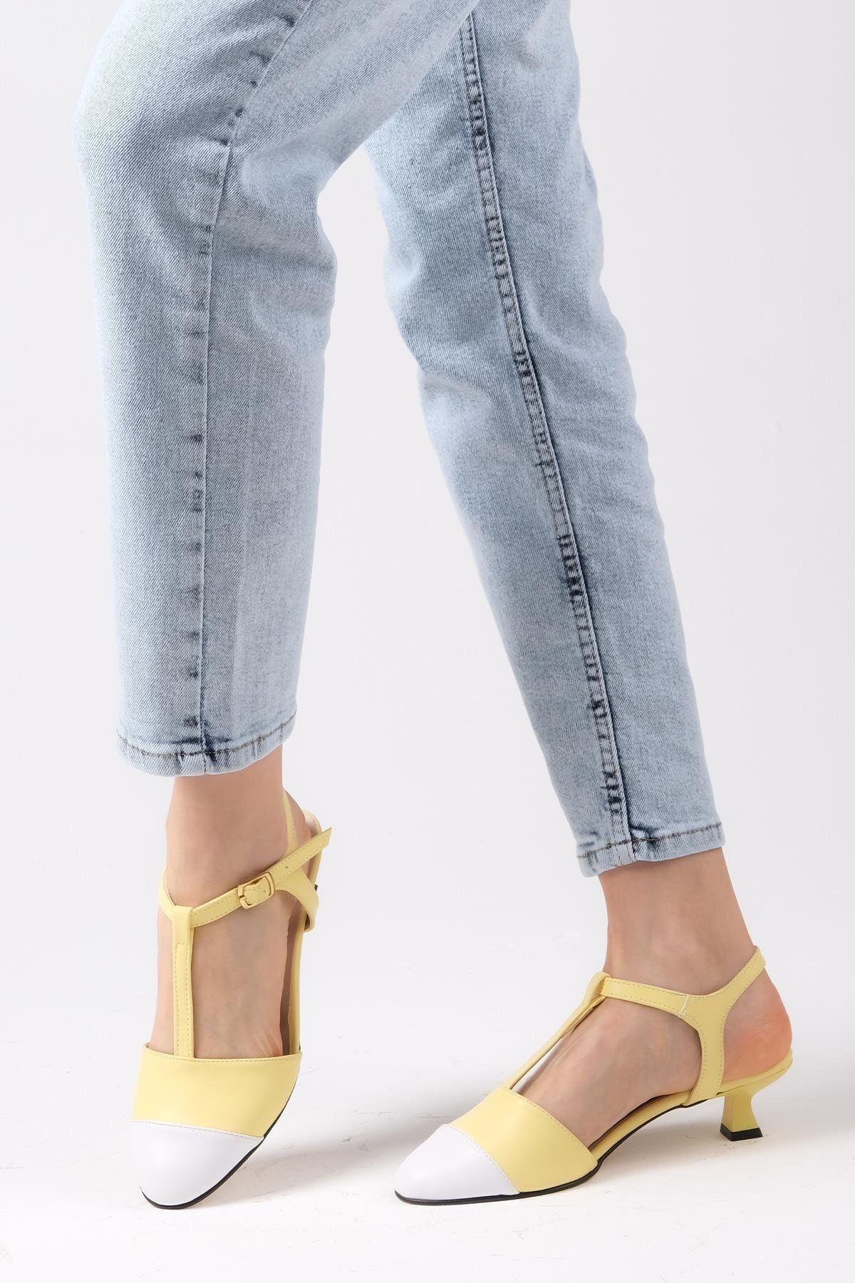 Mio Gusto Emilia Sarı Beyaz Renk Arkası Açık Kadın Kısa Topuklu Ayakkabı
