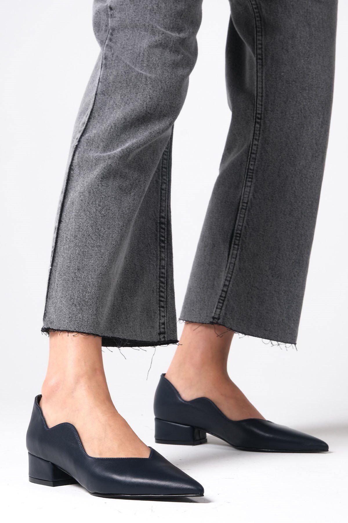 Mio Gusto Gloria Hakiki Deri Lacivert Renk Kadın Kısa Topuklu Ayakkabı
