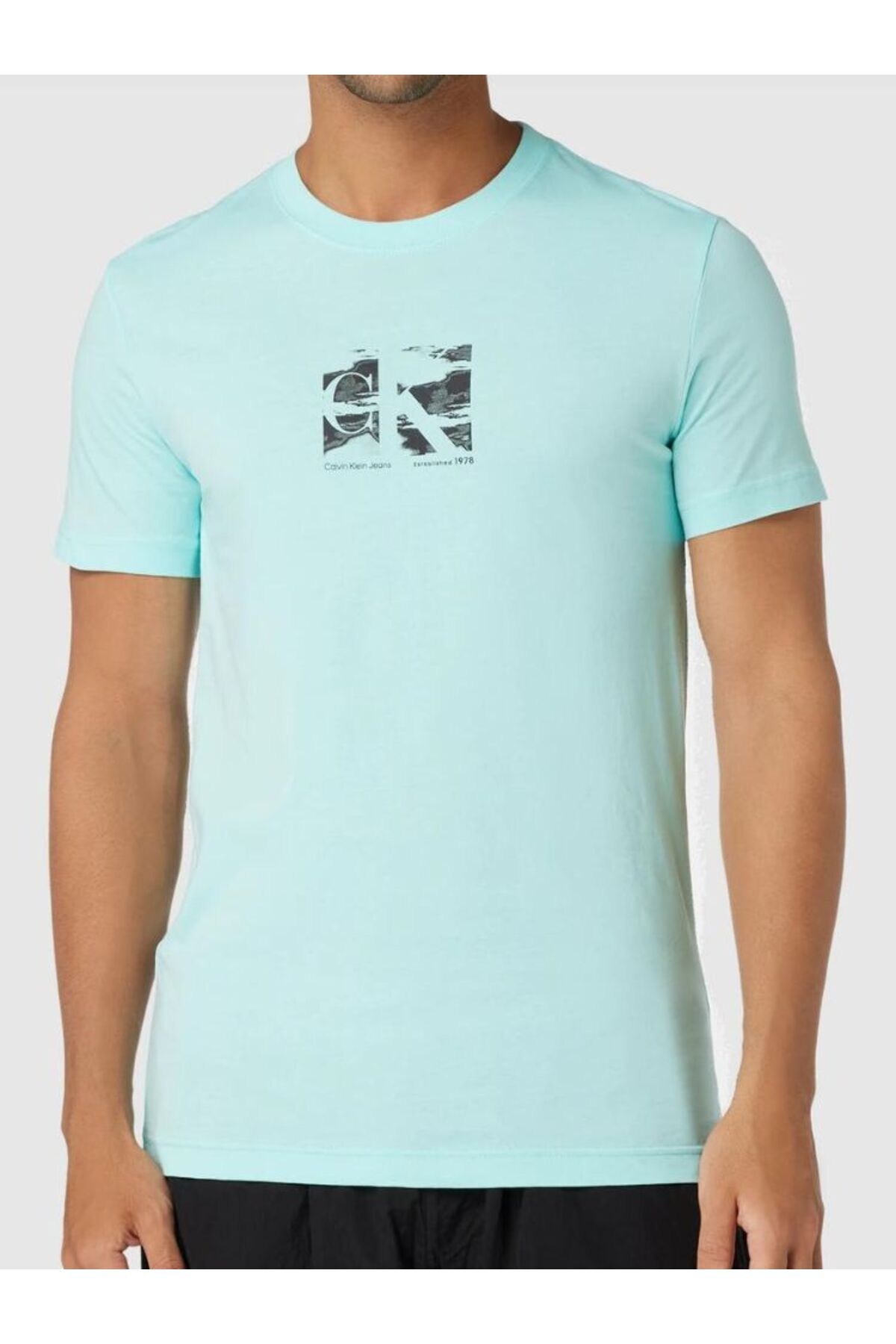 Calvin Klein Erkek Pamuklu Kısa Kollu Yuvarlak Yaka Mavi T-Shirt J30J325204-CCP