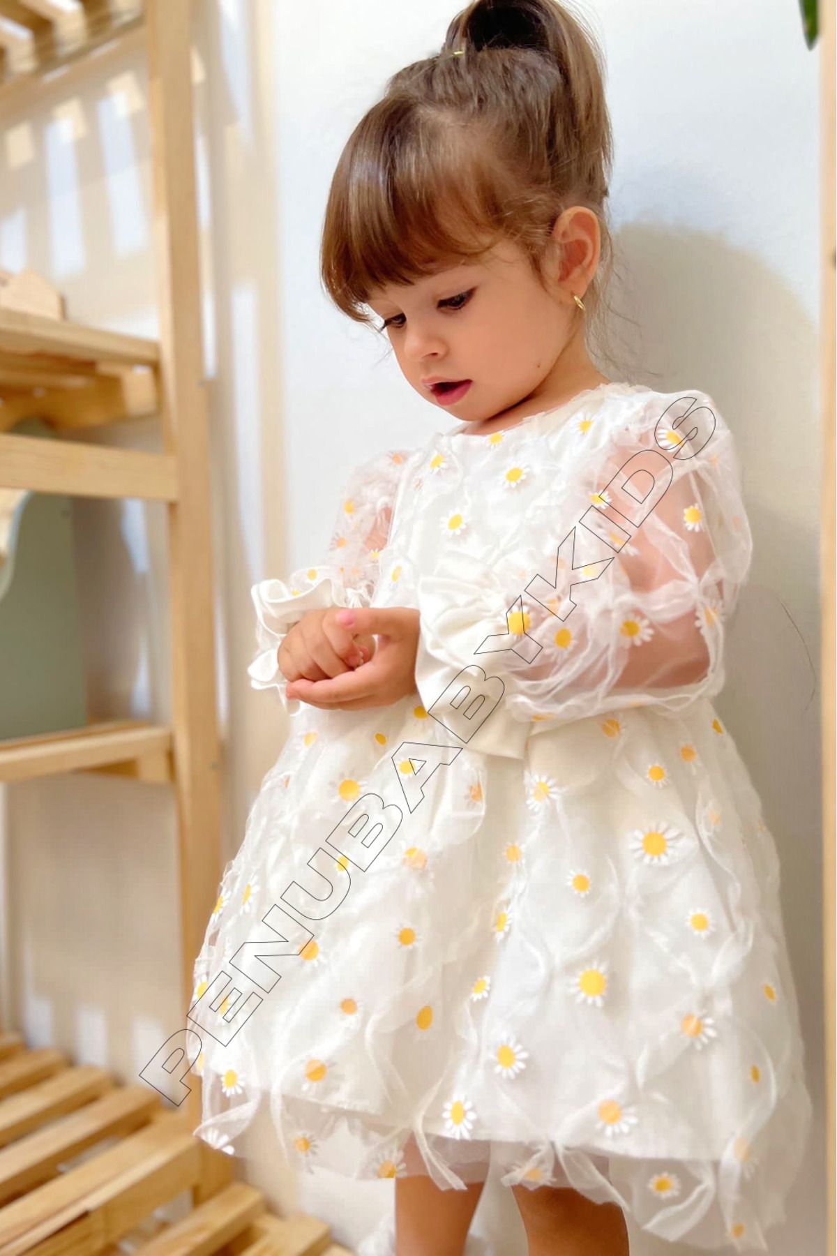 penu baby kids Beyaz Papatya Detaylı Uzun Kol Kız Bebek Elbise