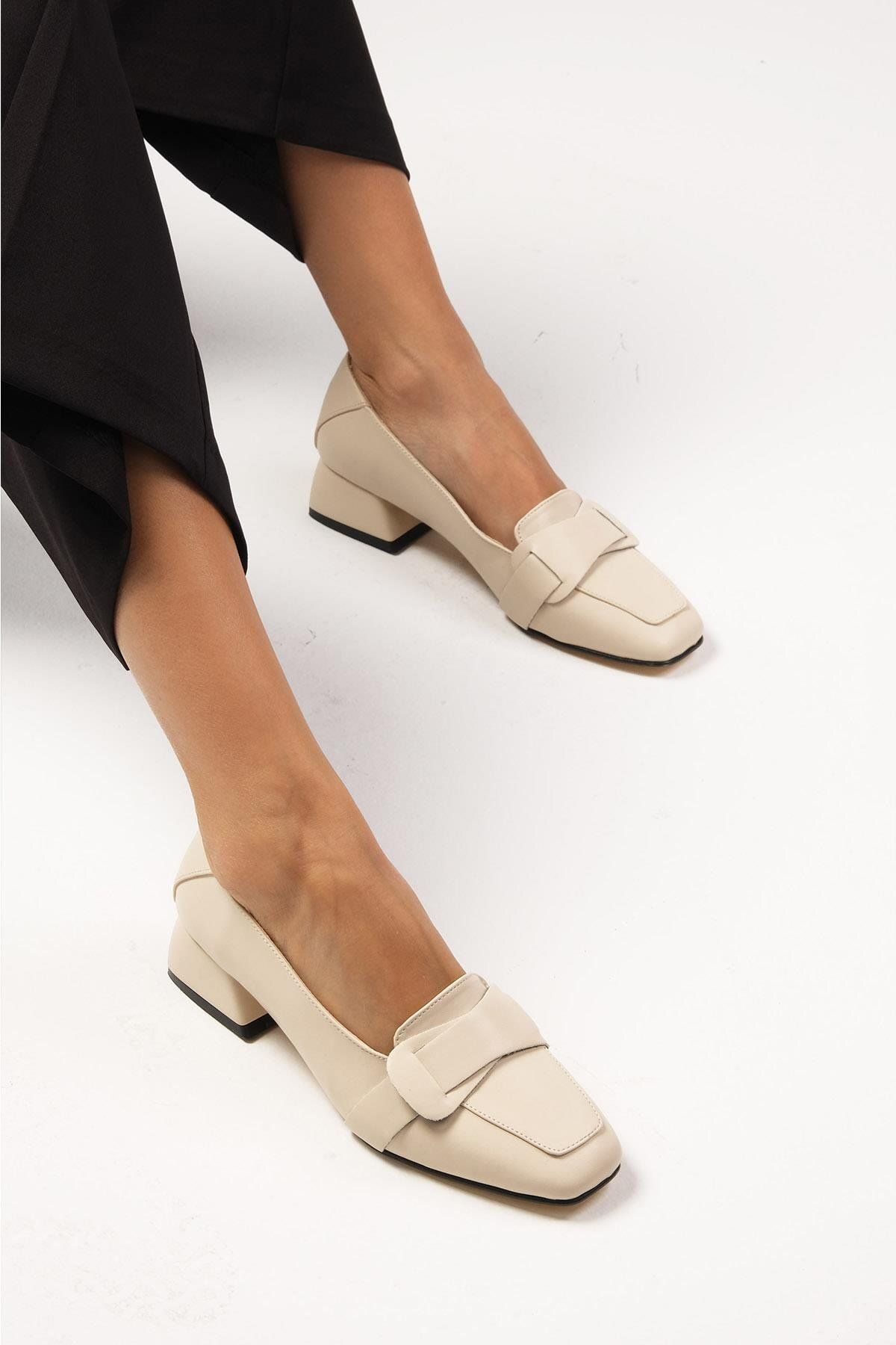 Mio Gusto Anneka Bej Renk Küt Burunlu Kadın Kısa Topuklu Ayakkabı