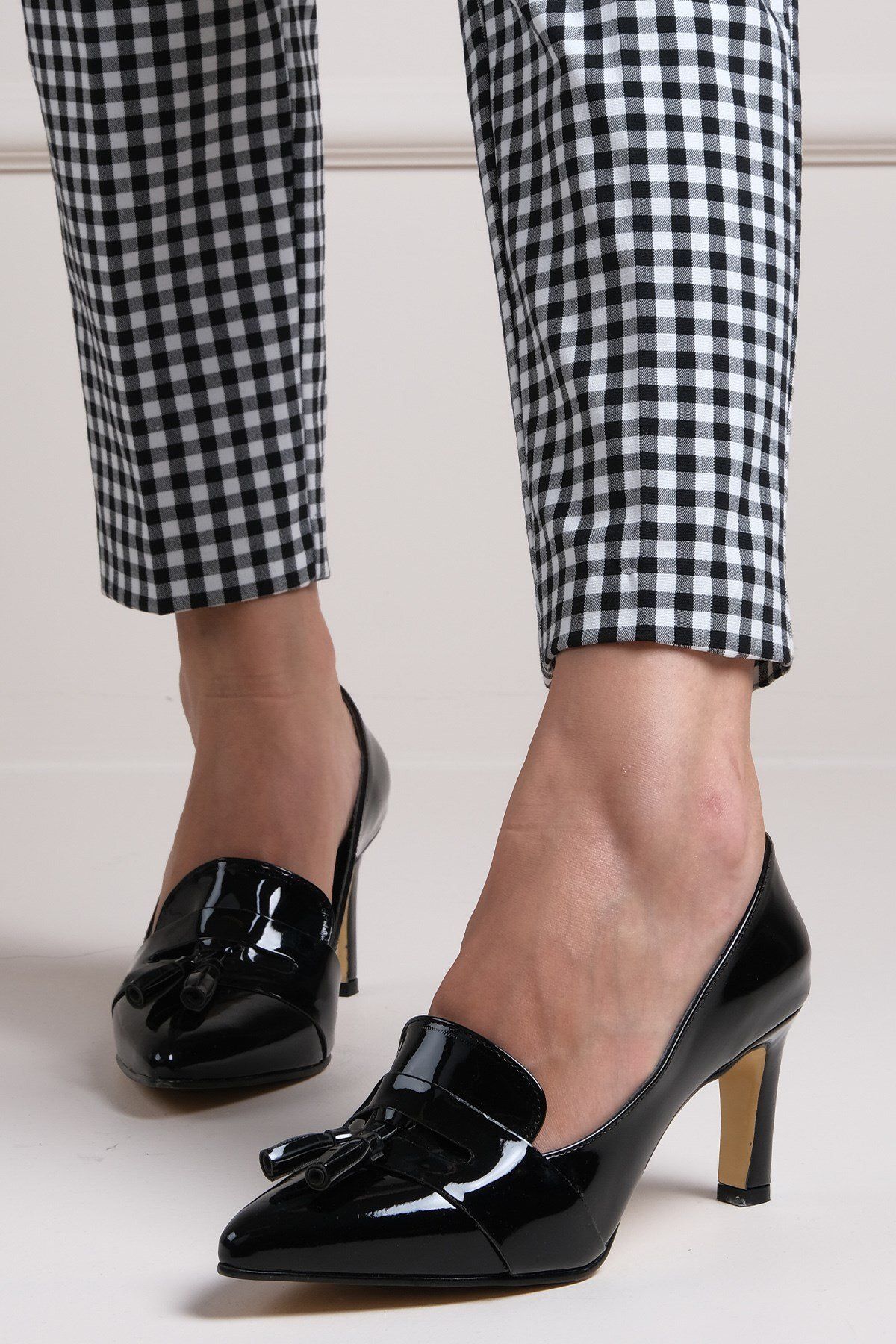 Mio Gusto Emma Siyah Renk Rugan Püskül Aksesuarlı Kadın Topuklu Ayakkabı