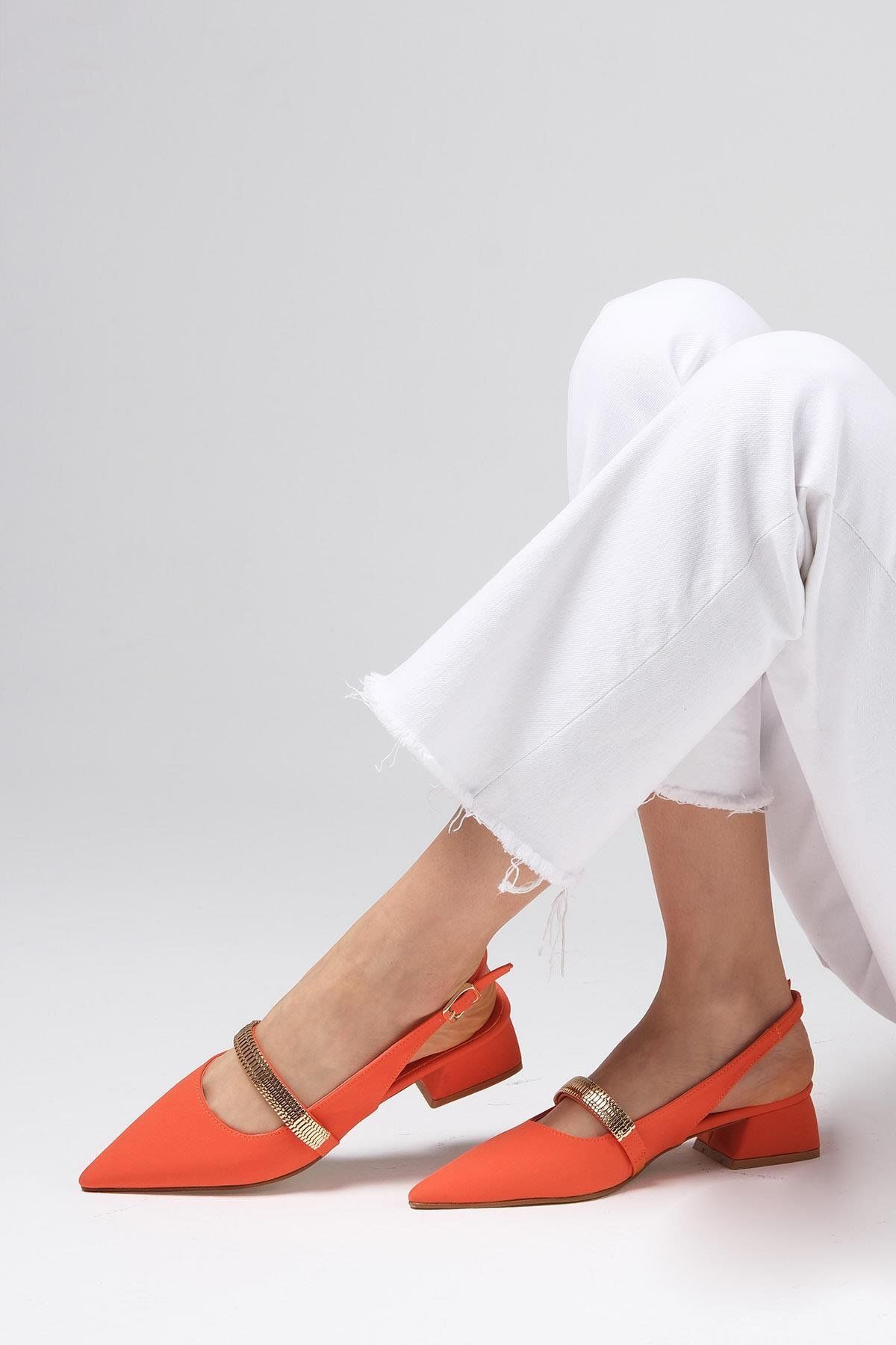 Mio Gusto Laura Turuncu Renk Arkası Açık Mat Saten Kumaş Kadın Kısa Topuklu Ayakkabı