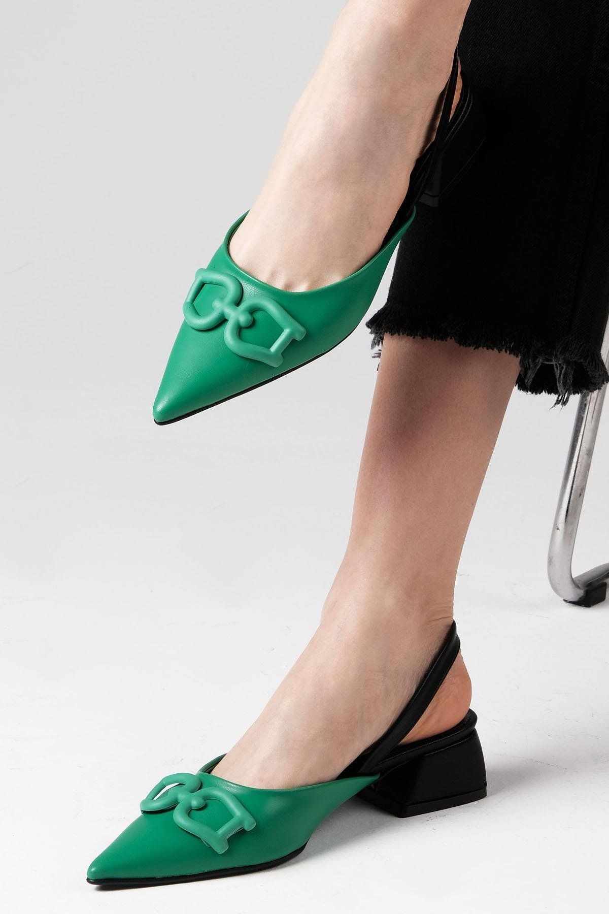 Mio Gusto Selina Yeşil Renk Arkası Açık Toka Aksesuarlı Kısa Topuklu Kadın Ayakkabı