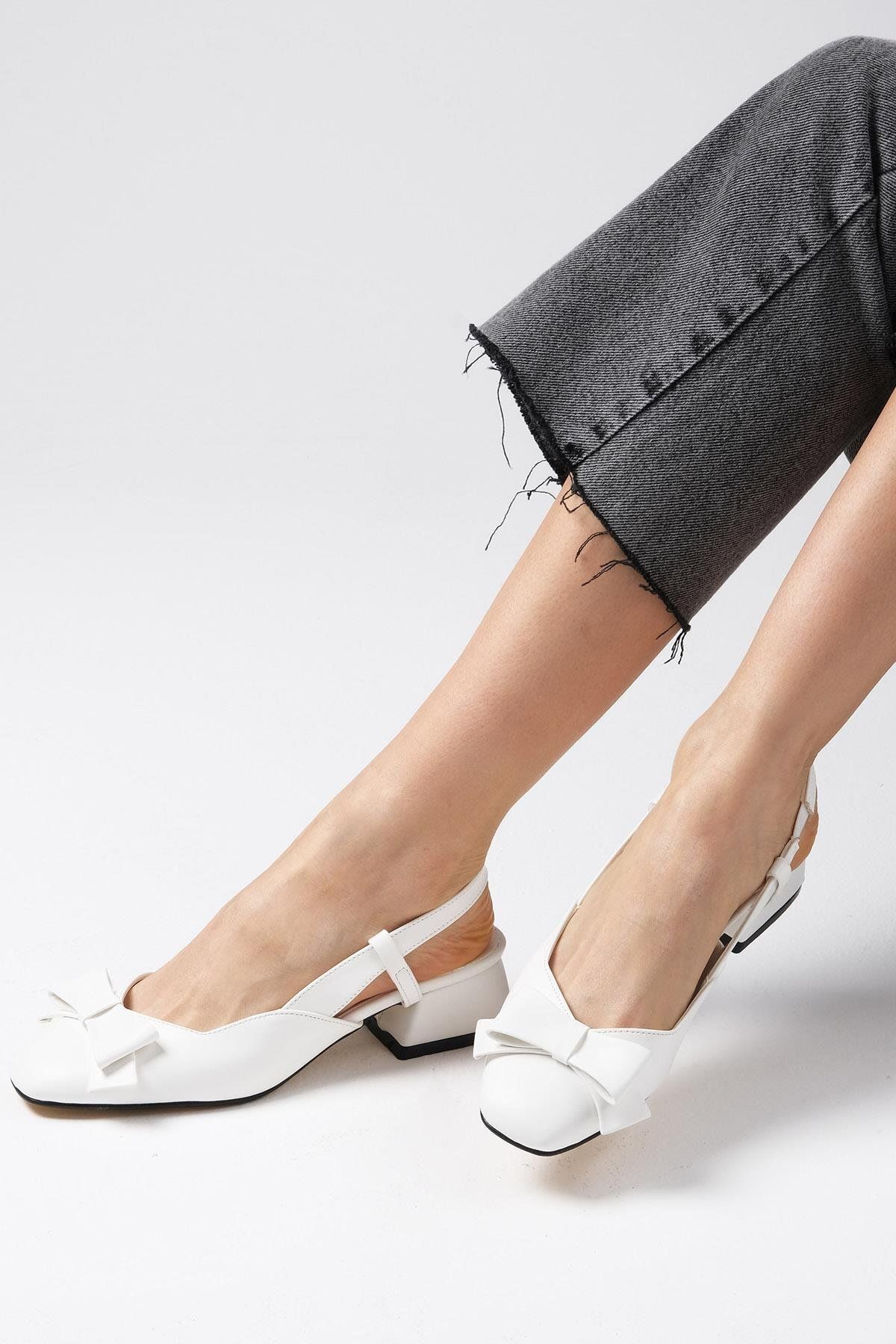 Mio Gusto Billie Beyaz Renk Arkası Açık Fiyonk Aksesuarlı Kadın Kısa Topuklu Ayakkabı