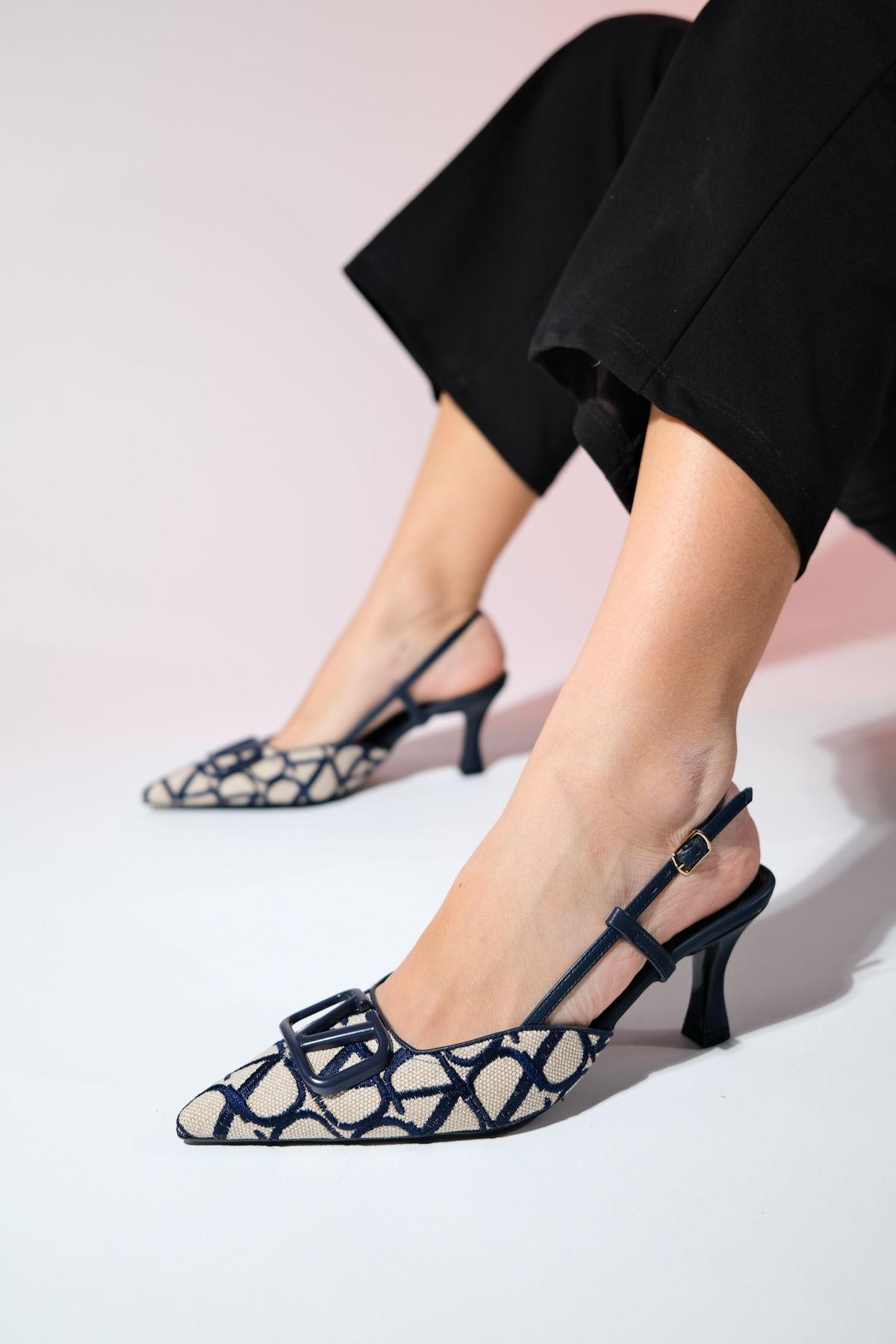 luvishoes BOİRO Lacivert Kadın Arkası Açık Topuklu Ayakkabı