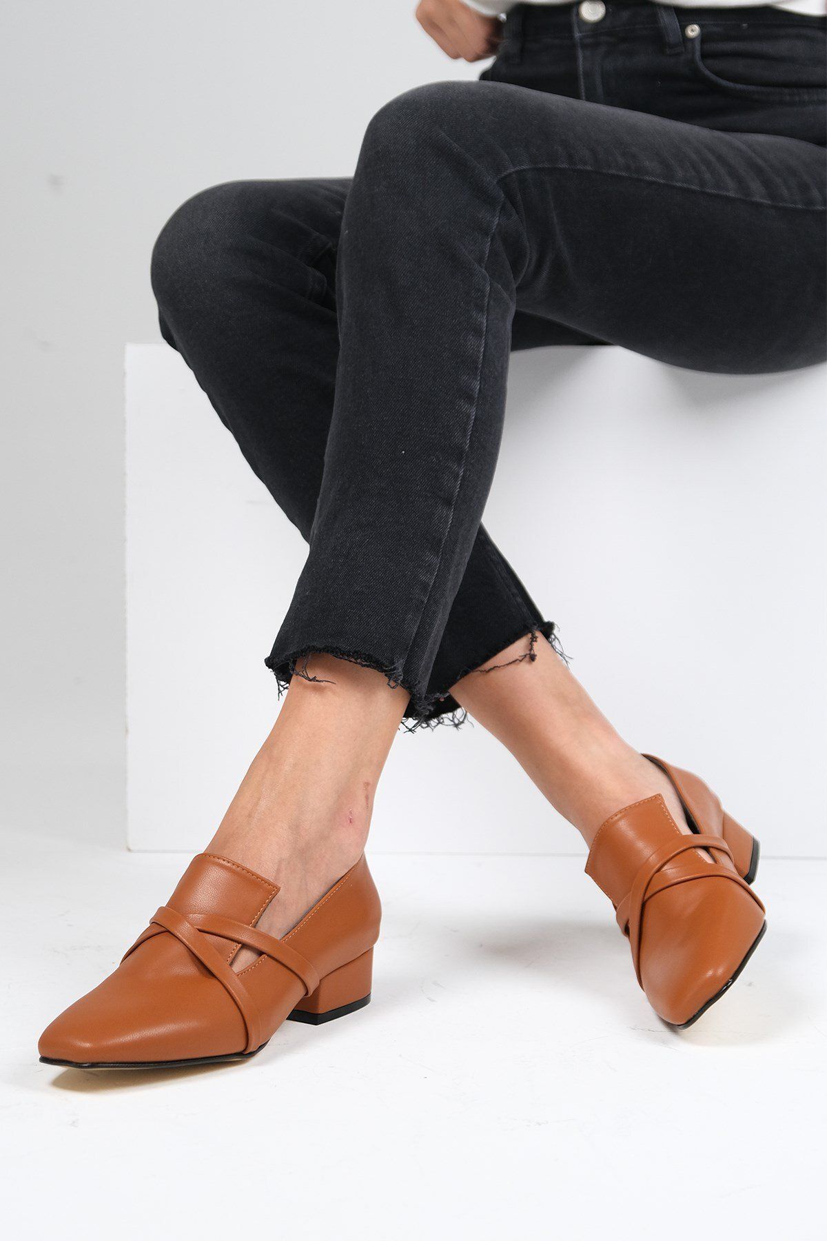 Mio Gusto Doris Taba Renk Çapraz Bantlı Kadın Kısa Topuklu Ayakkabı