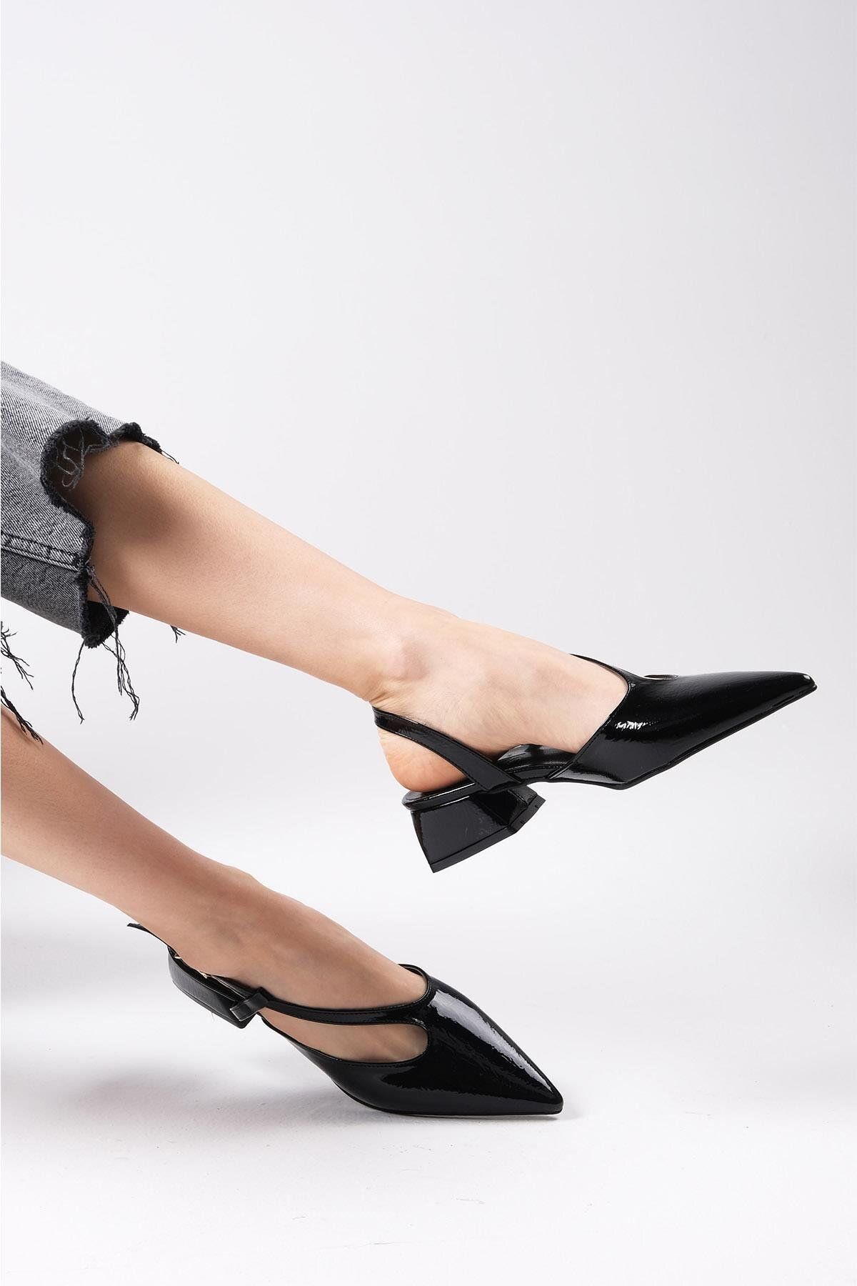 Mio Gusto Annie Siyah Renk Rugan Kadın Kısa Topuklu Ayakkabı