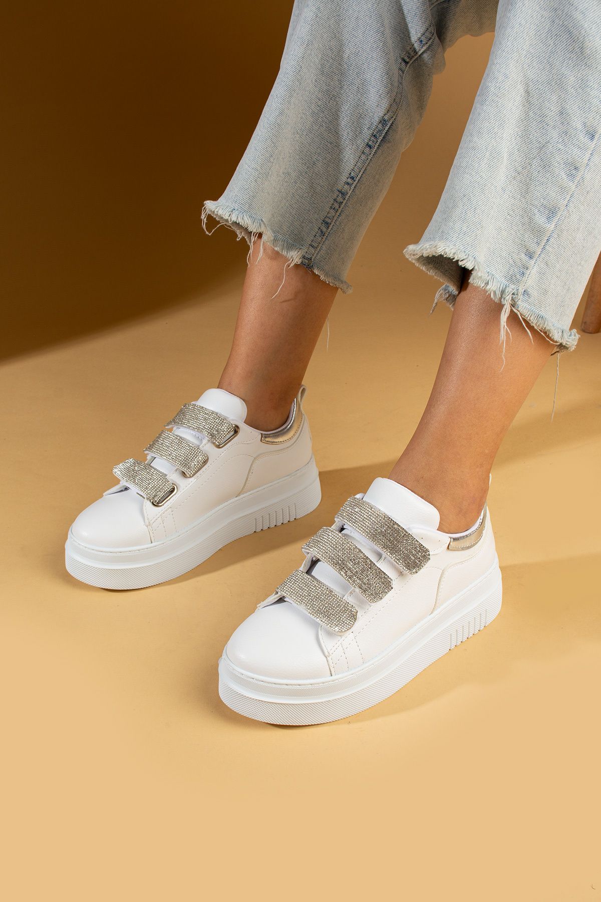 Pembe Potin Kadın Beyaz Poli Rahat Taban 3 Cırlı Bantlı Sneaker Ayakkabı