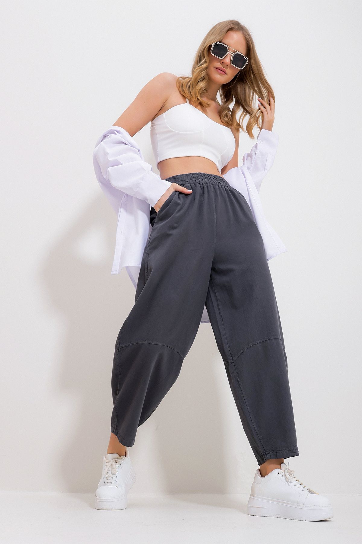 Trend Alaçatı Stili Kadın Antrasit Beli Çift Cepli Dizleri Dikiş Detaylı Şalvar Kesim Pantolon ALC-X11885