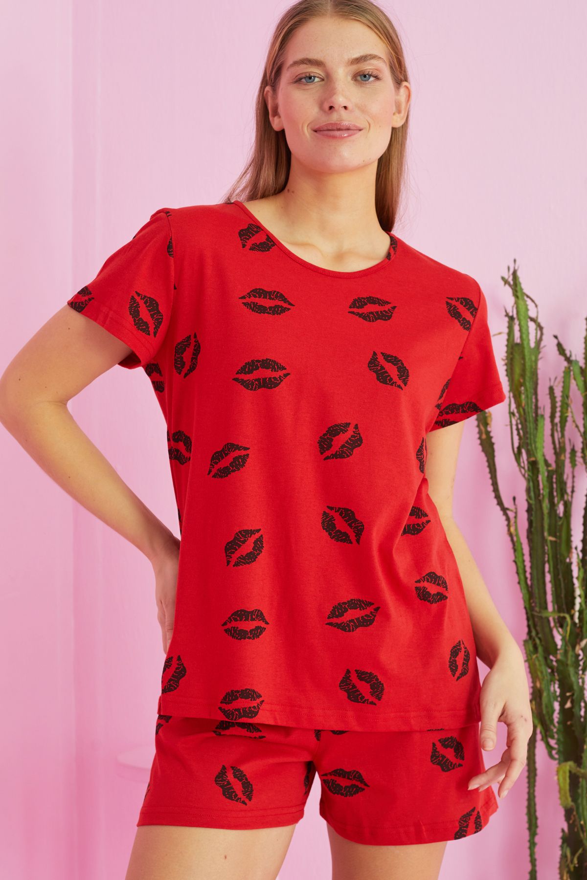 Siyah İnci kırmızı dudak desenli Pamuklu Şort-Pijama Takım