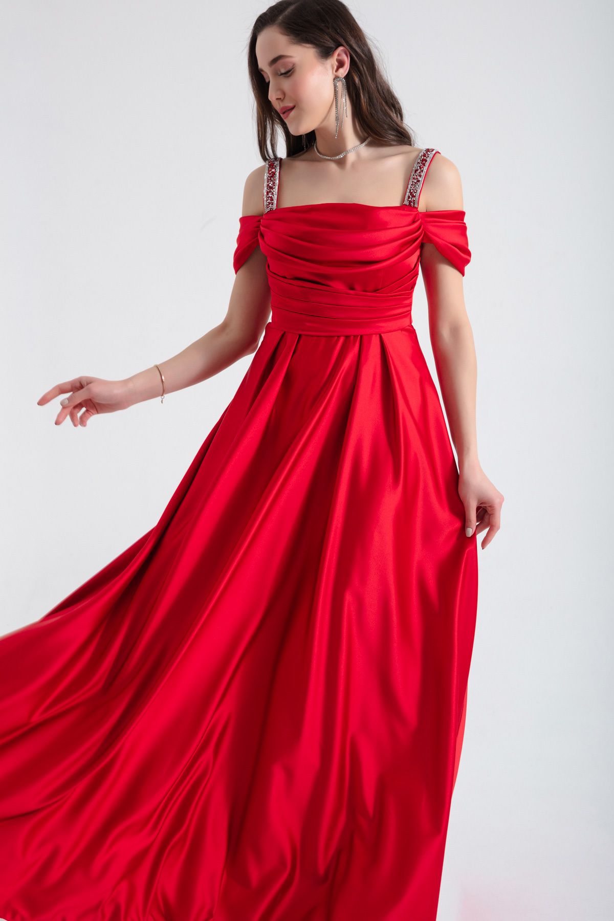 Lafaba Kadın Kırmızı Taş Askılı Drapeli Uzun Saten Abiye Elbise