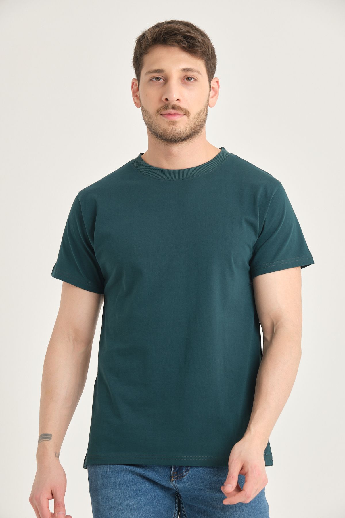 Four Man Erkek %100 Pamuk Standart Kalıp Kolay Kırışmayan Kumaş Özelliğine Sahip Düz Renk Basic Tişört