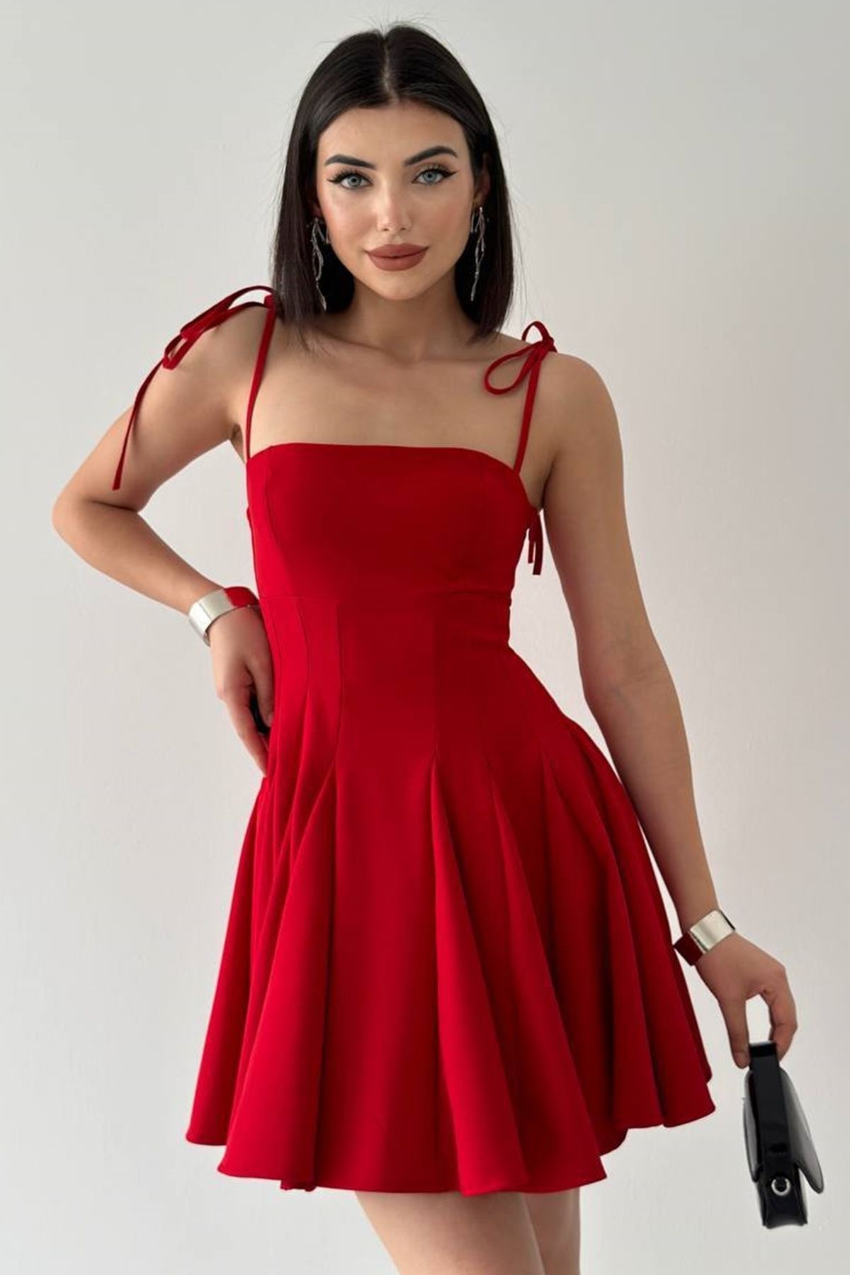 vuvutasarım Atlas Kumaş Bağlama Detaylı Ince Askılı Önü Pensli Prenses Kesim Kırmızı Abiye Elbise 164
