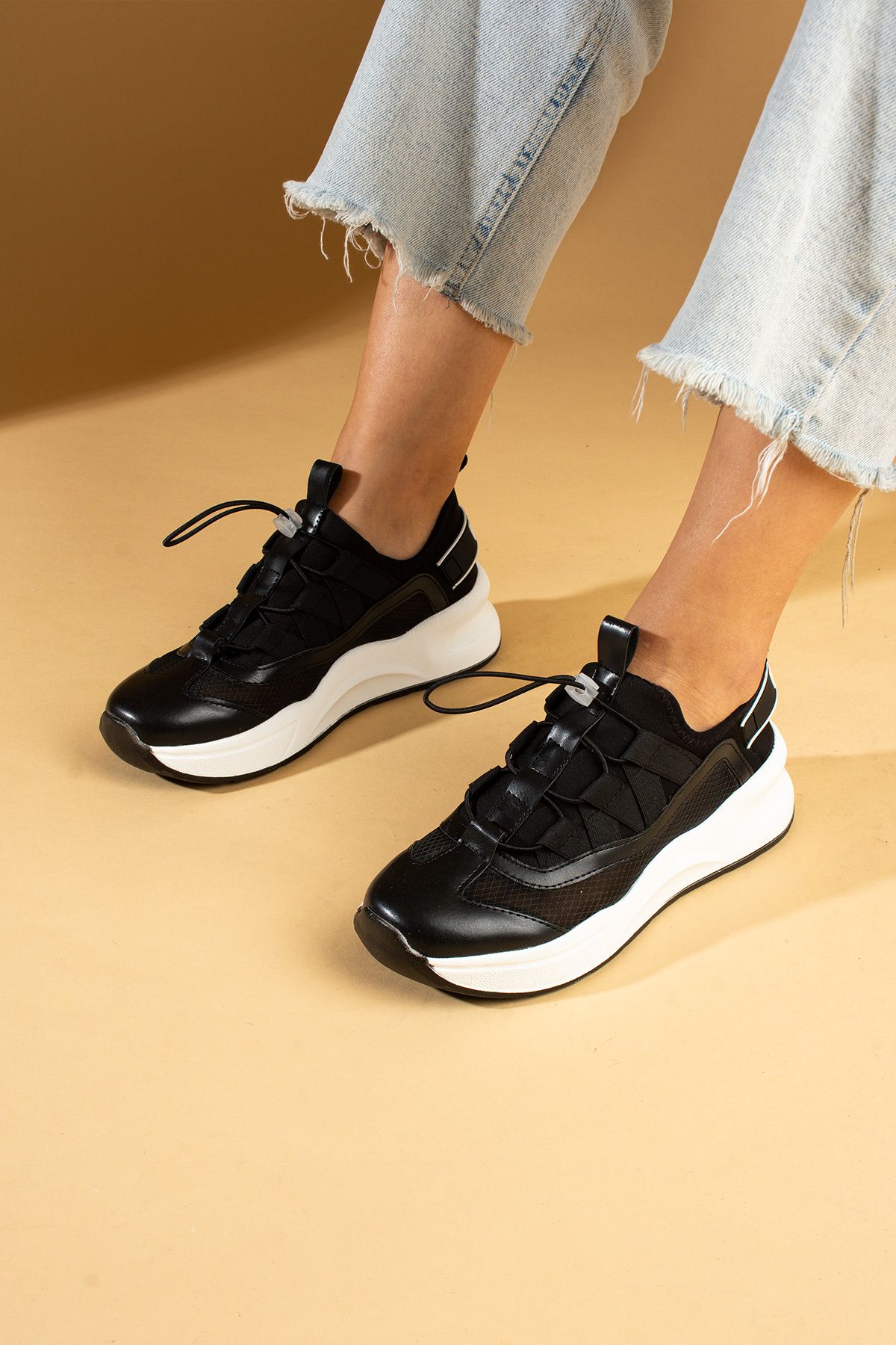 Pembe Potin Kadın Siyah Poli Rahat Taban Bağcıklı Sneaker Ayakkabı