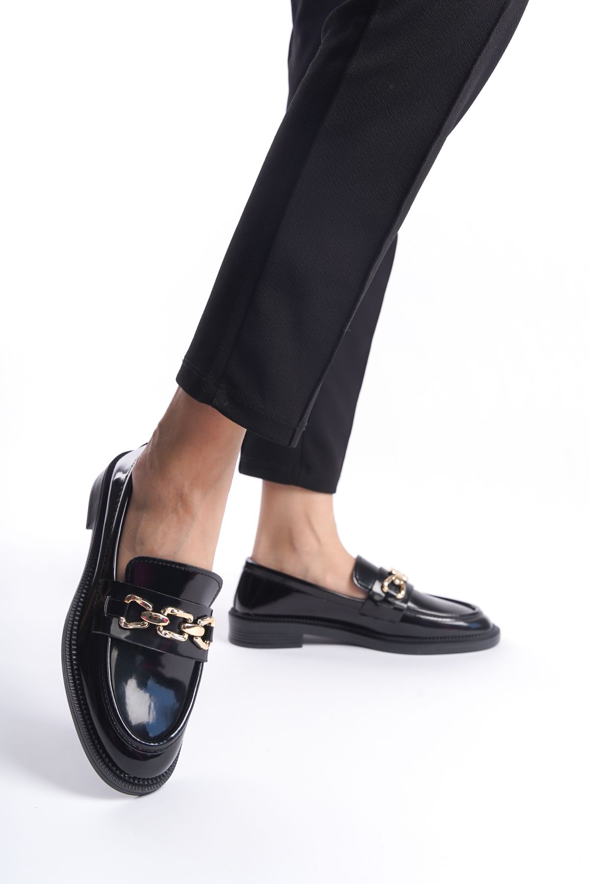 Moda Değirmeni Siyah Rugan Kadın Zincir Tokalı Günlük Ayakkabı BG1095-112-0008