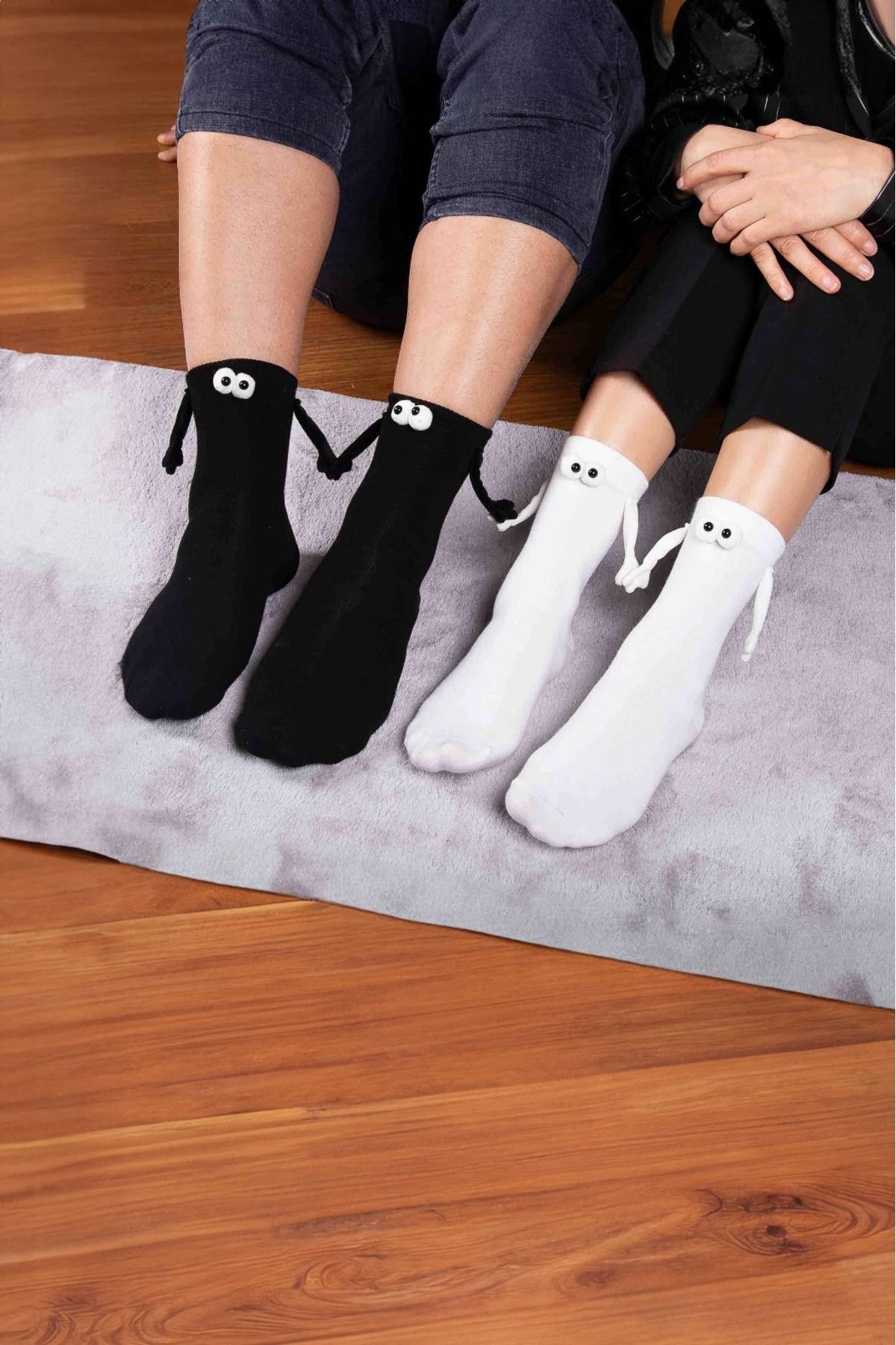 Bross Mıknatıslı Elele Tutuşan 2 Çift Siyah Beyaz Çorap