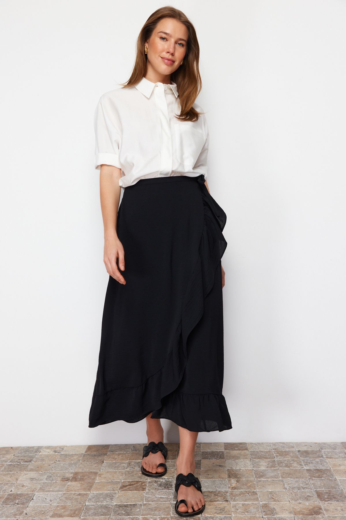 Trendyolmilla Modest Siyah Anvelop Volanlı Dokuma Etek TCTSS21ET0579