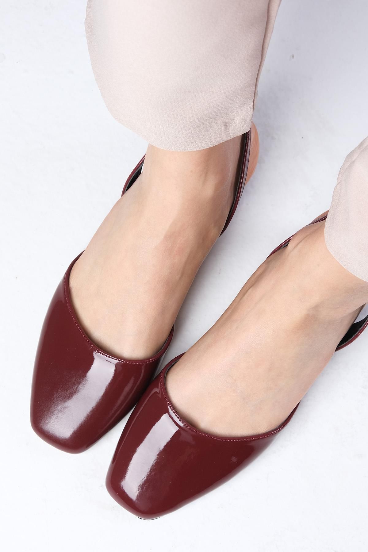 Mio Gusto Aura Bordo Renk Rugan Küt Burunlu Arkası Açık Kadın Kısa Topuklu Ayakkabı
