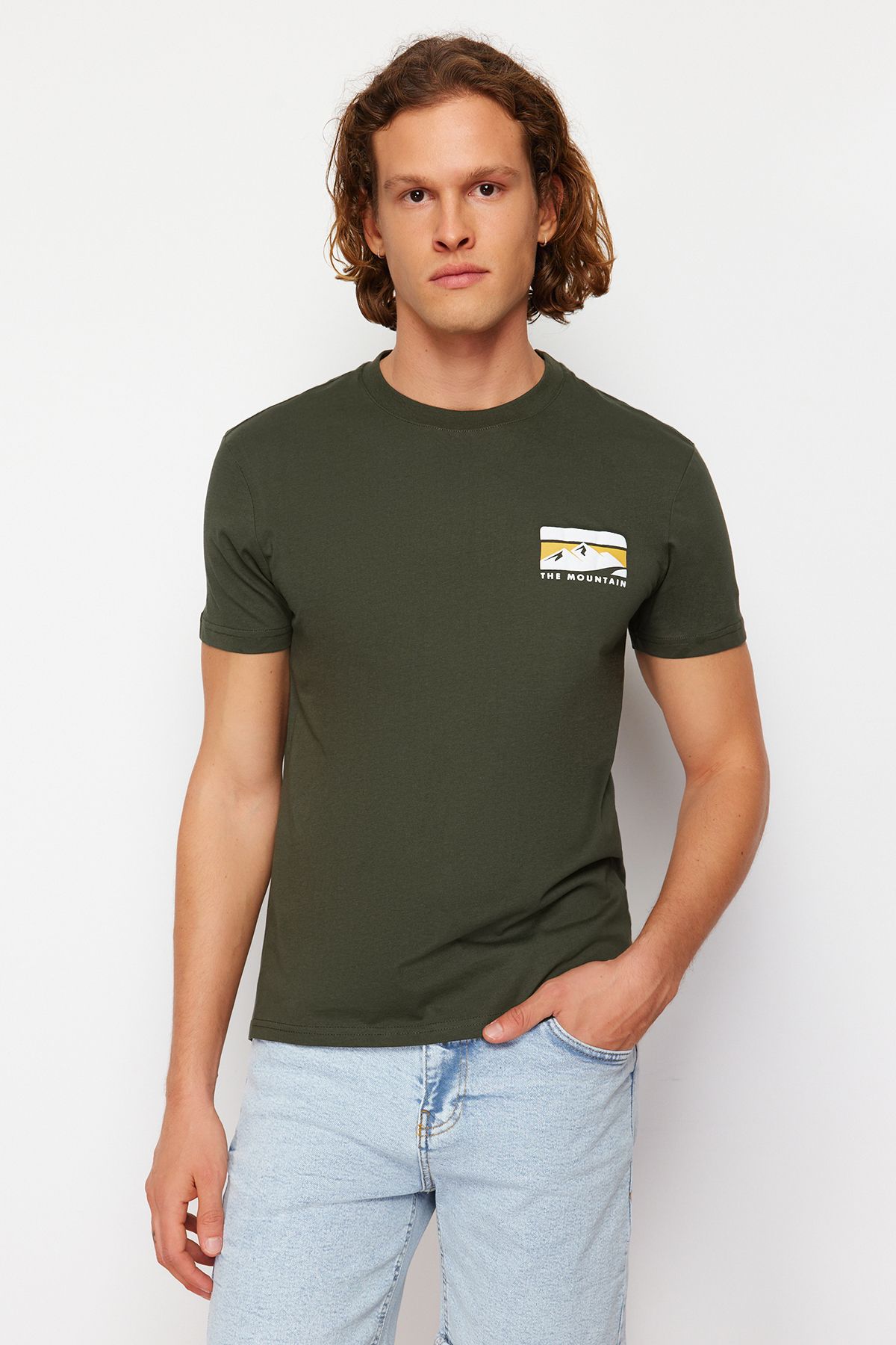 TRENDYOL MAN Haki  Regular/Normal Kesim Baskılı %100 Pamuklu Kısa Kol T-Shirt TMNSS24TS00140