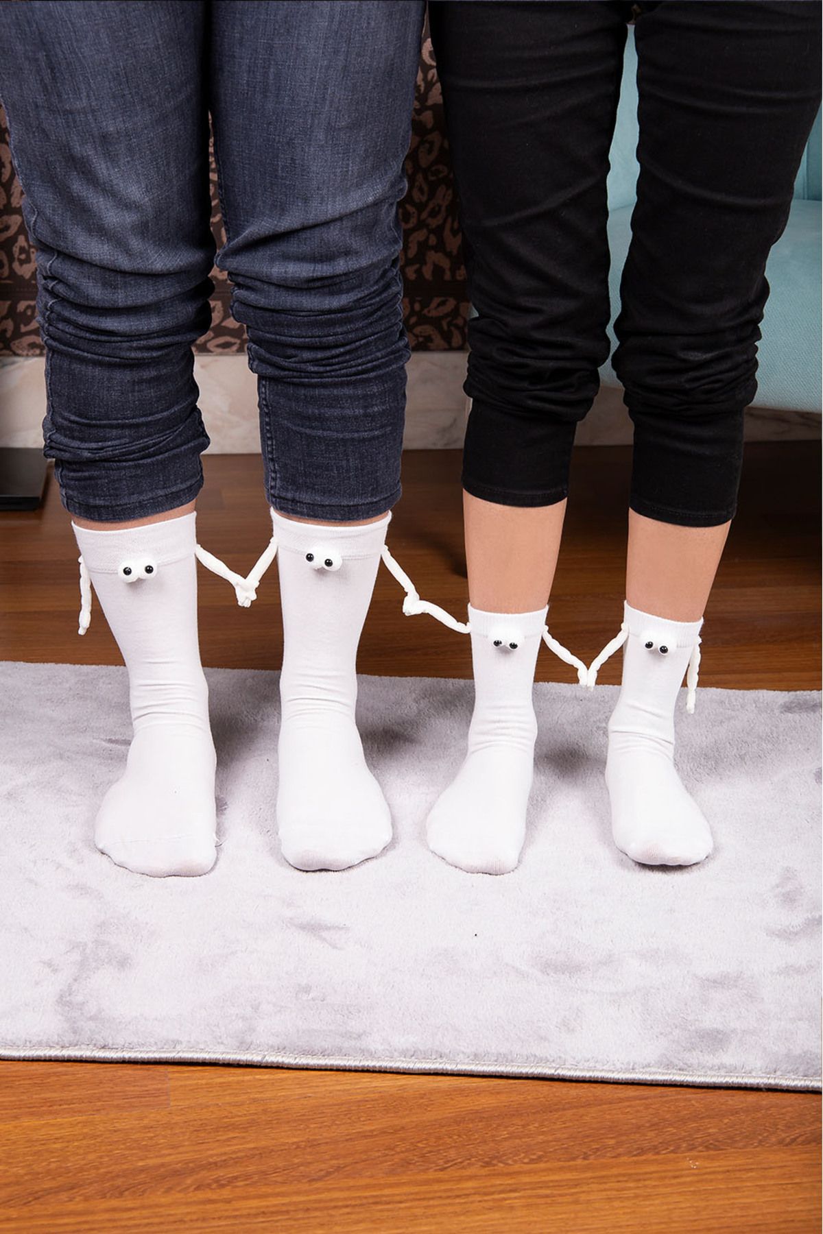 Bross Mıknatıslı Elele Tutuşan 2 Çift Beyaz Beyaz Çorap
