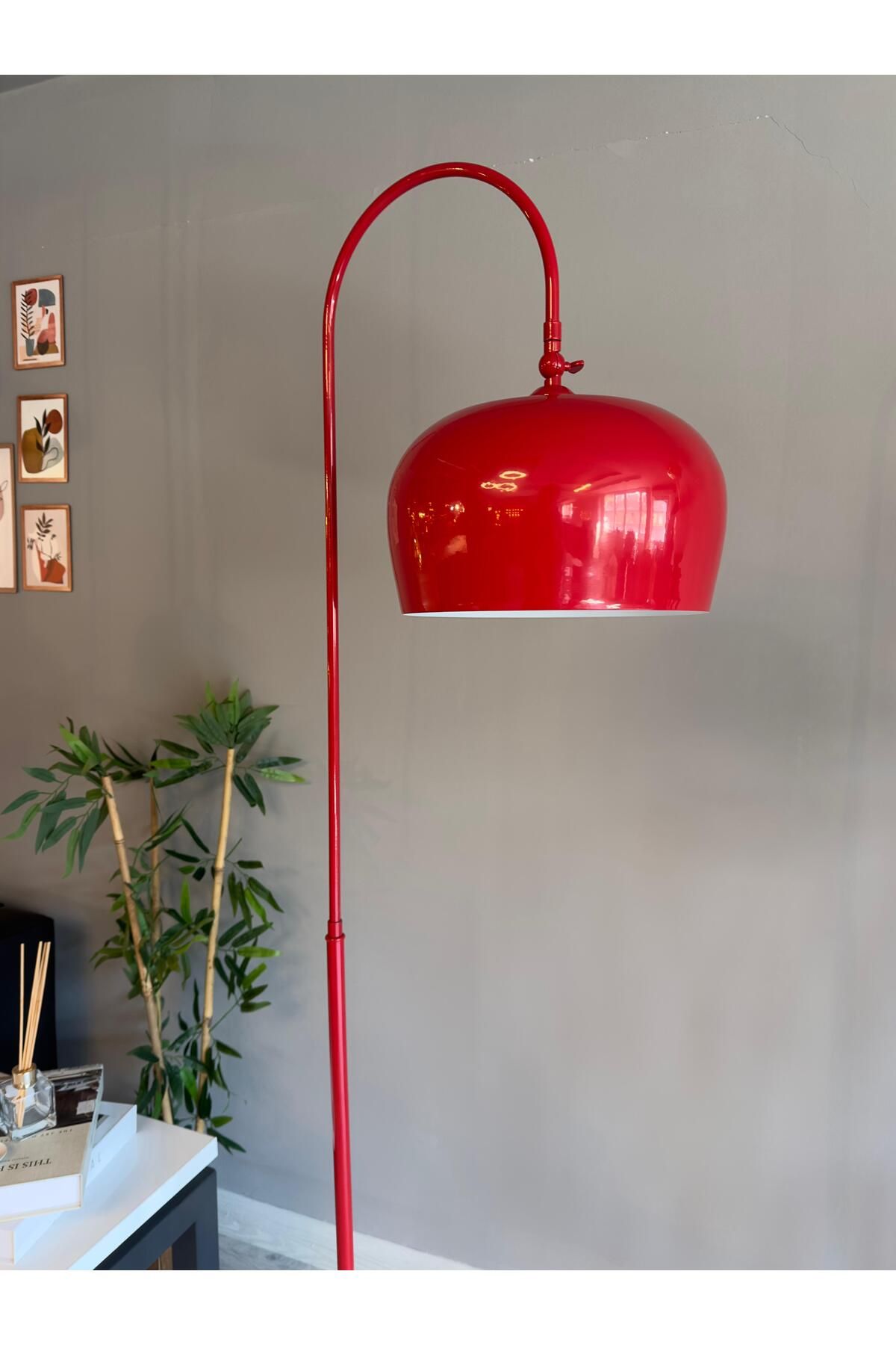 Bamyum Kırmızı Lambader Hareketli Başlık Modern Dekoratif Metal Oturma Odası Çalışma Odası Zemin Lambası