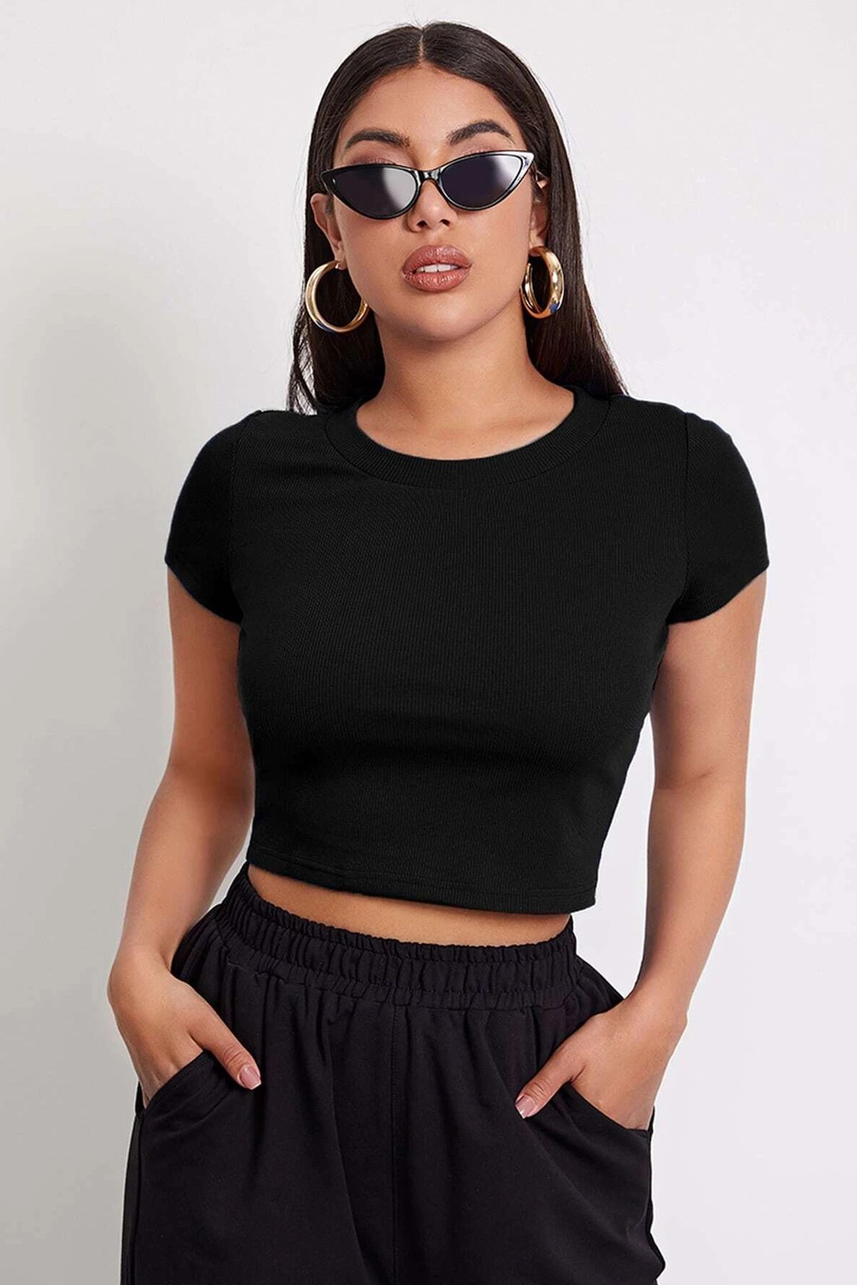 Imoda Kadın Siyah Yuvarlak Yaka Yarım Kol Crop Top Bluz
