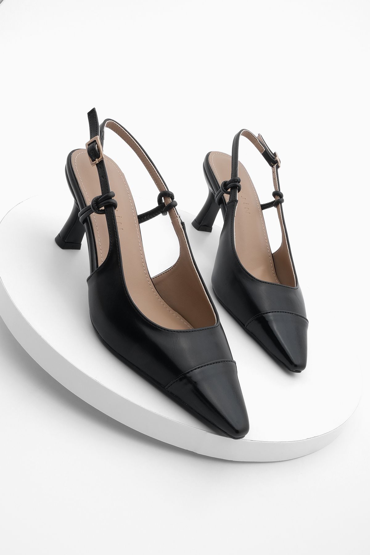 Marjin Kadın Sivri Burun Arkası Açık Ince Ökçe Klasik Topuklu Ayakkabı Lenes Siyah