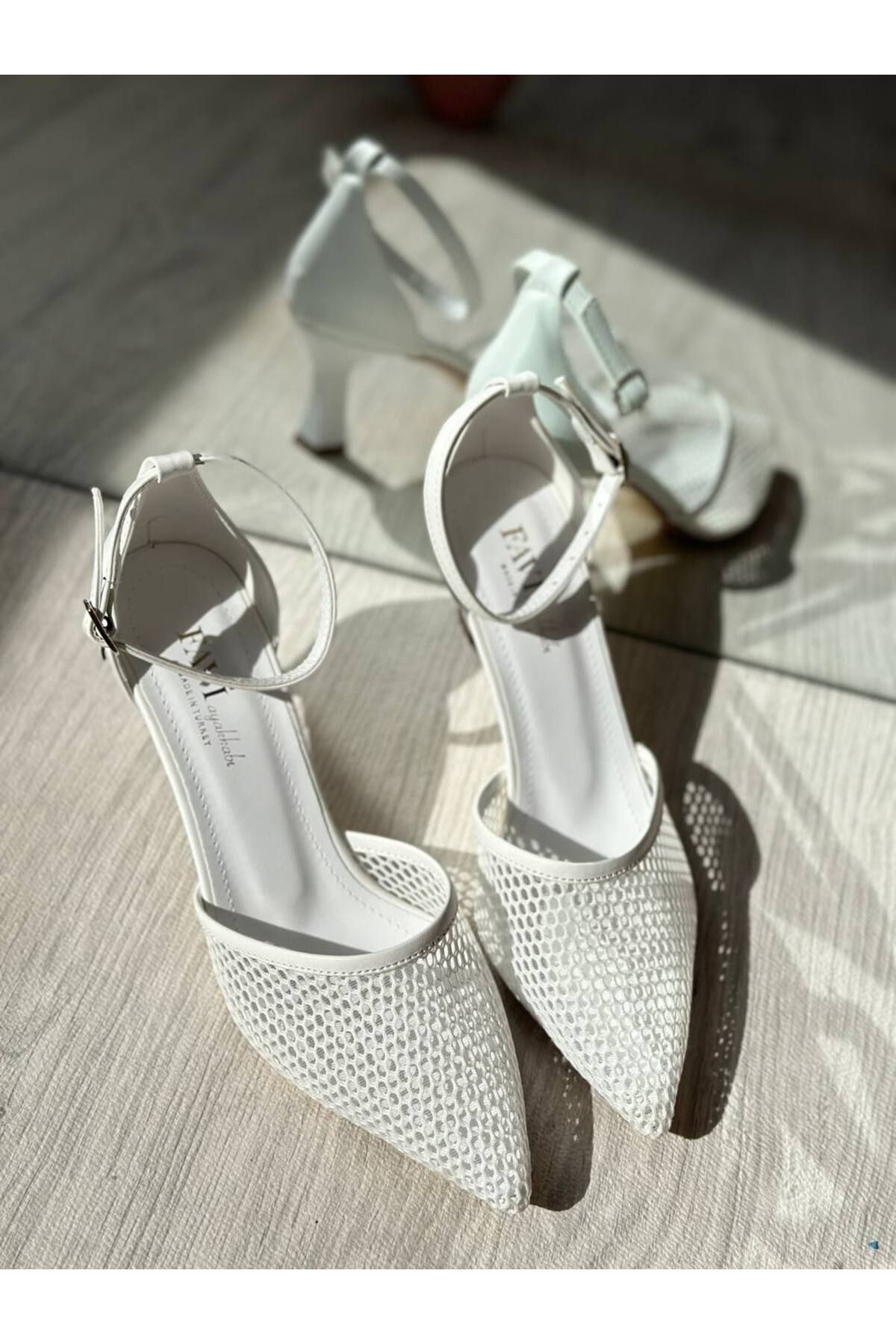 Favi Ayakkabı Beyaz File Detaylı Topuklu Ayakkabı