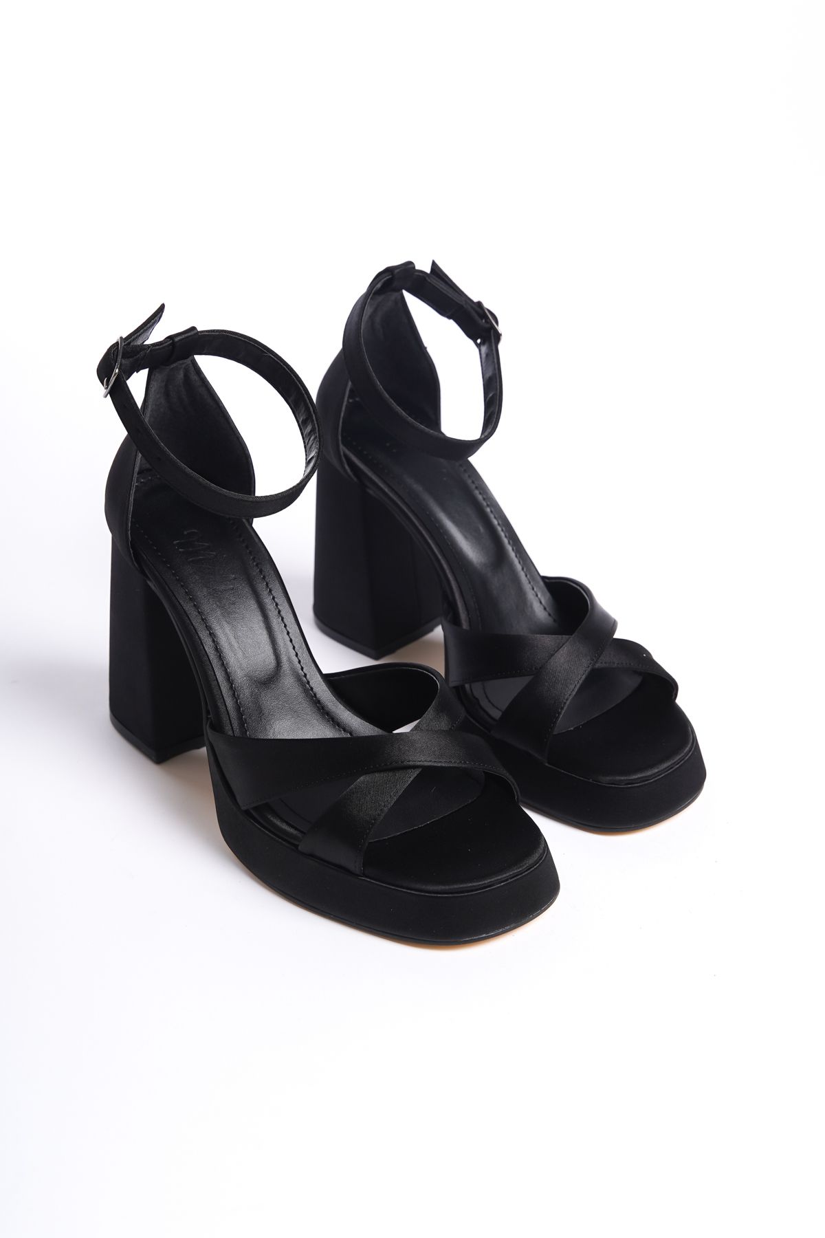 BAKGİY Siyah Saten Kadın Çapraz Platform Topuklu Ayakkabı Bg1115-119-0002