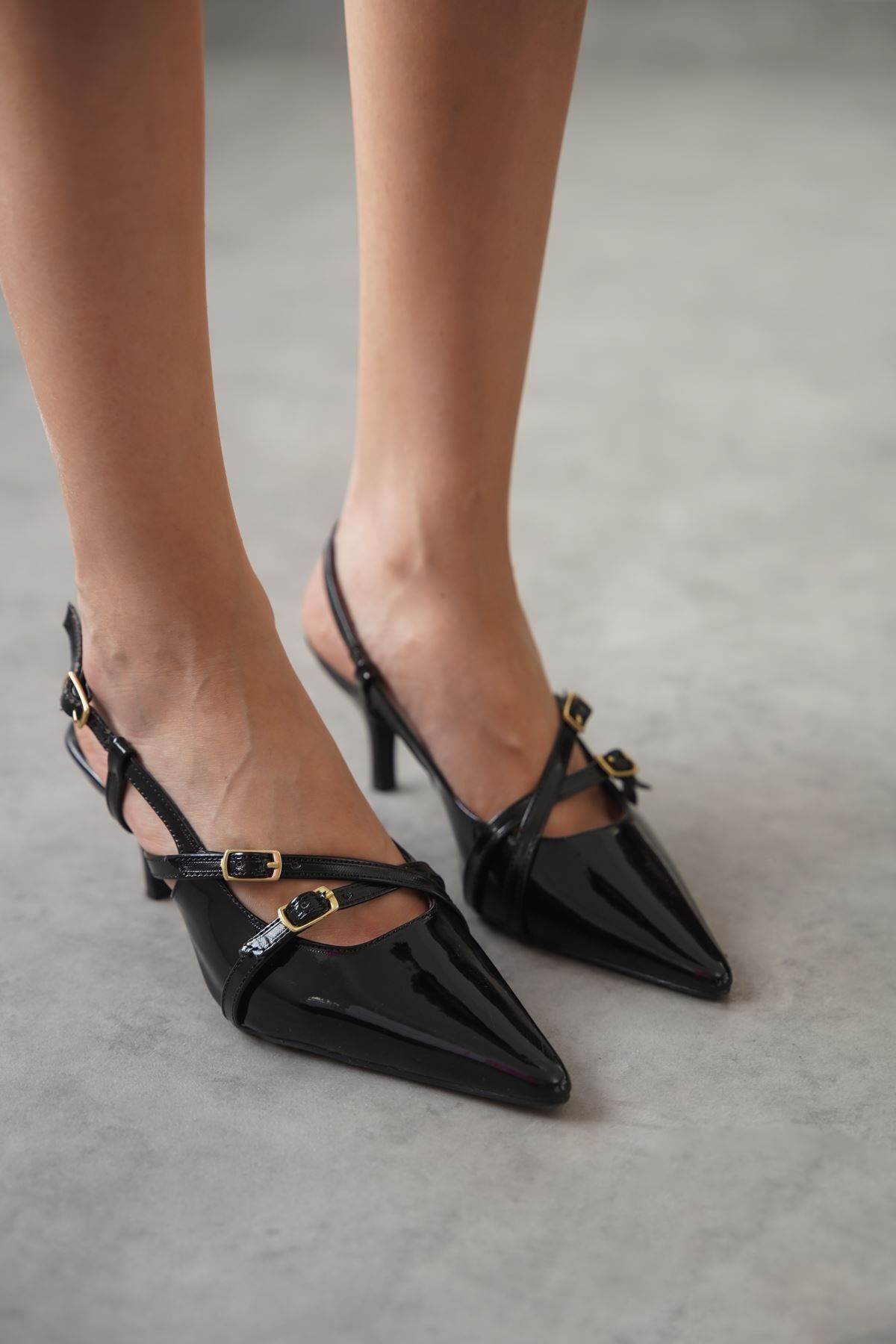 MODAADAM Kadın Postina Tokalı Kısa Topuklu Ayakkabı - siyah-rugan