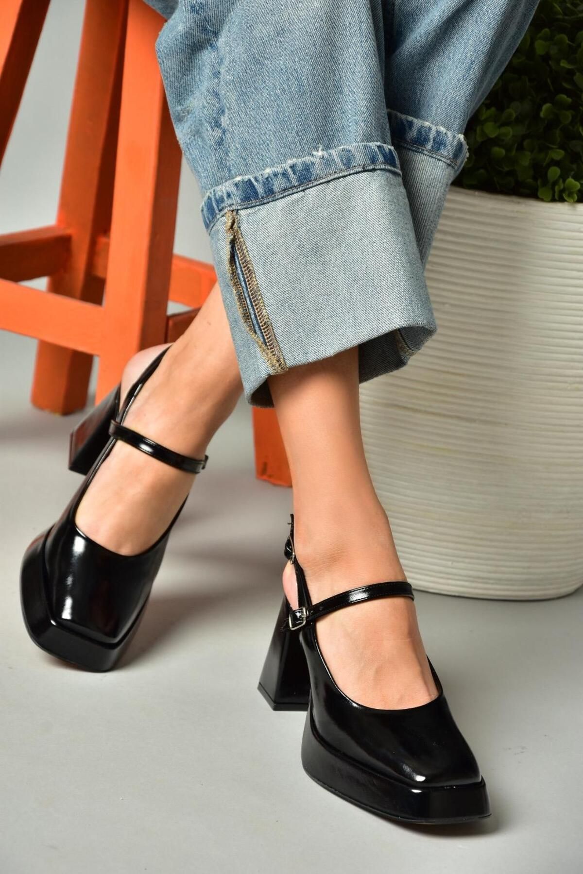 Fox Shoes S282030908 Siyah Rugan Kalın Topuklu Kadın Ayakkabı