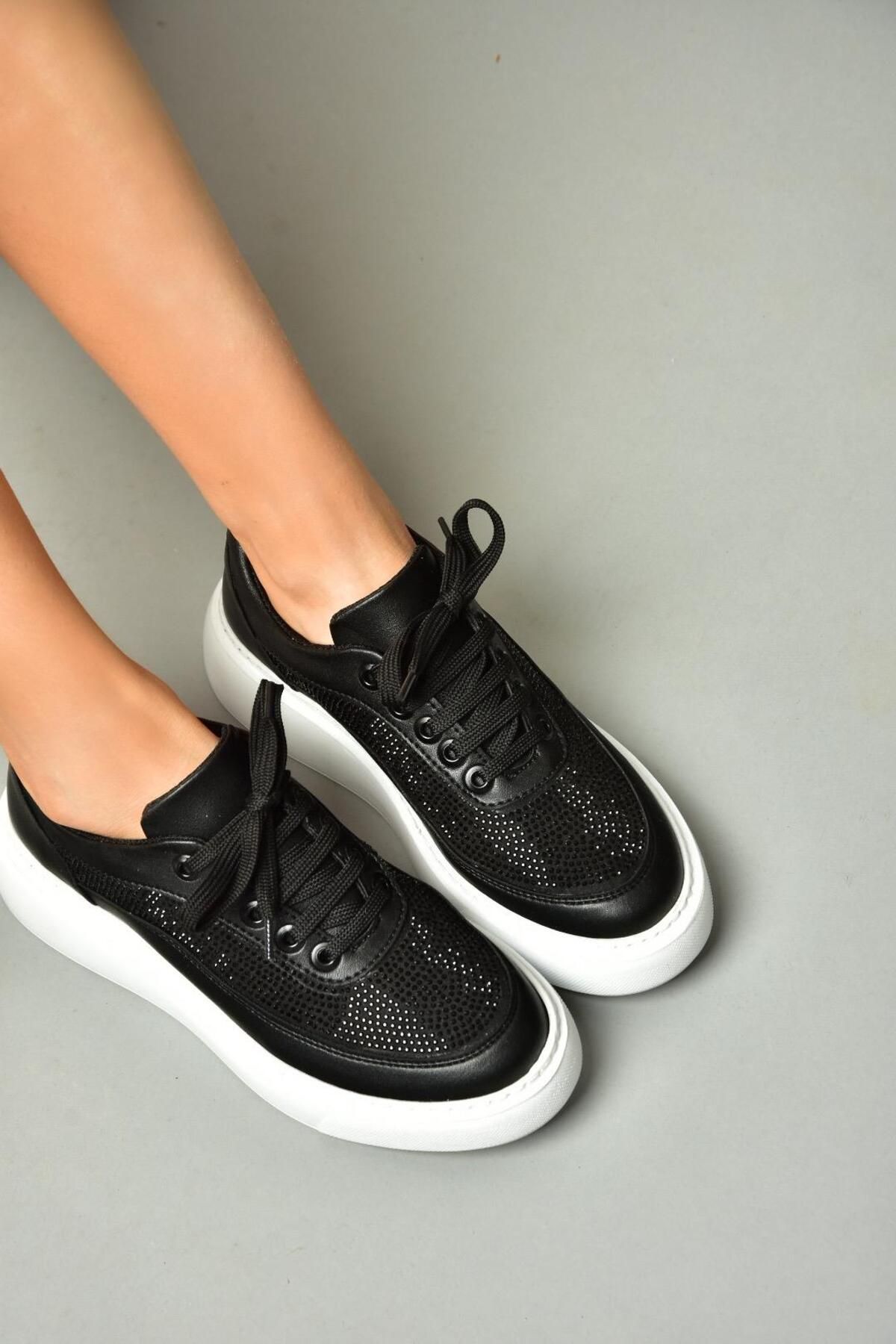 Fox Shoes S274048509 Siyah Taşlı Kadın Spor Ayakkabı Sneakers
