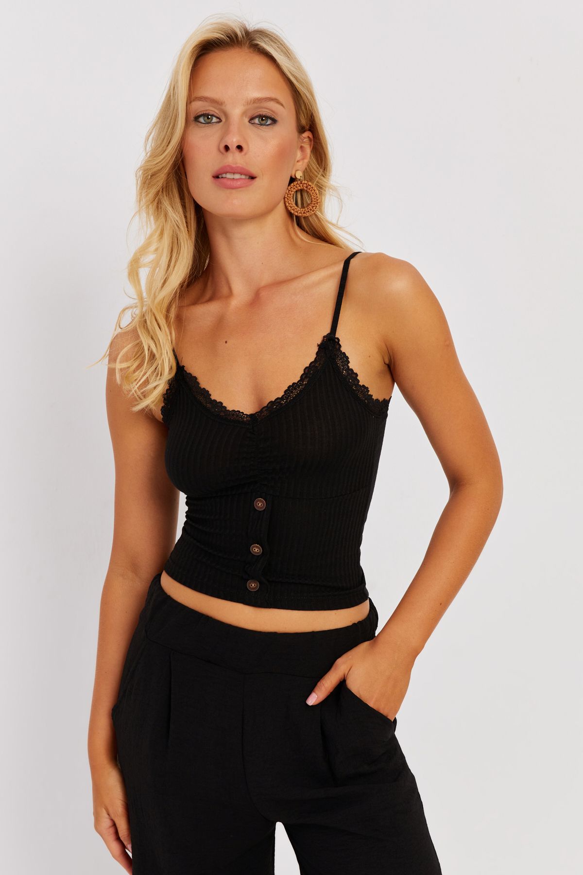 Cool & Sexy Kadın Siyah Askılı Dantelli Bluz MK03-90