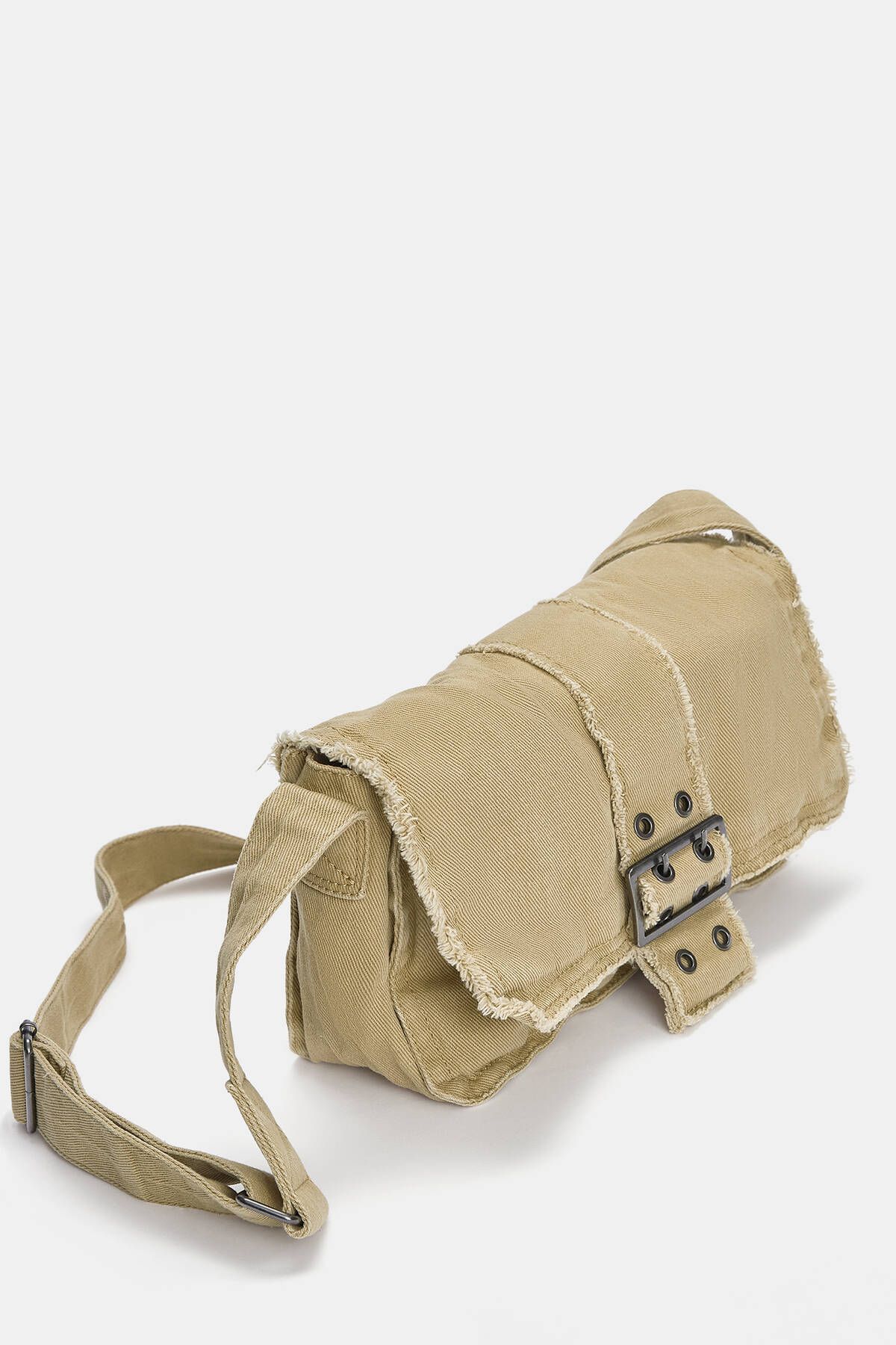 Pull & Bear Distressed görünümlü kanvas çapraz askılı çanta