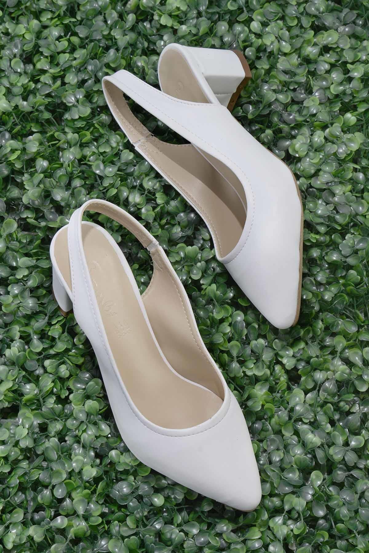 Bambi Beyaz Kadın Klasik Topuklu Ayakkabı K01503721009