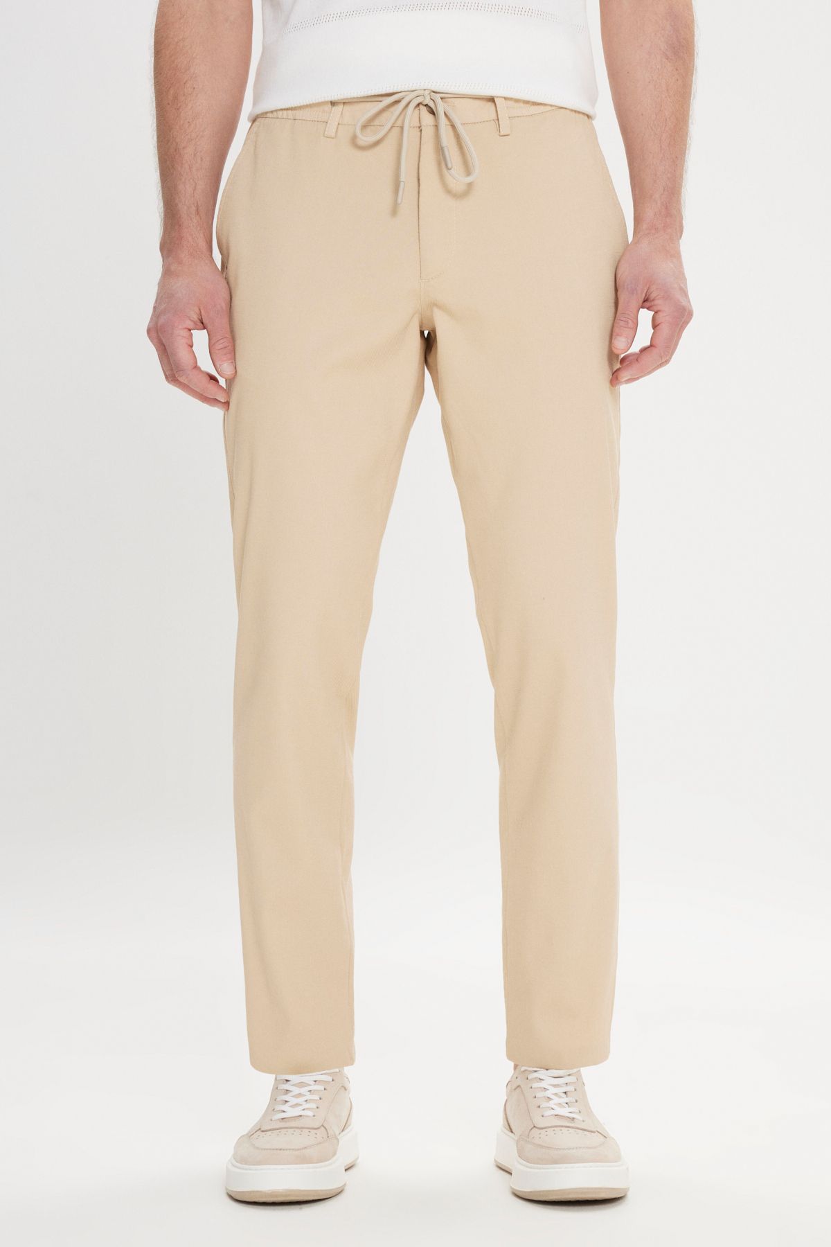 AC&Co / Altınyıldız Classics Erkek Bej Comfort Fit Rahat Kesim Pamuklu Beli Bağlamalı Yan Cepli Armürlü Pantolon