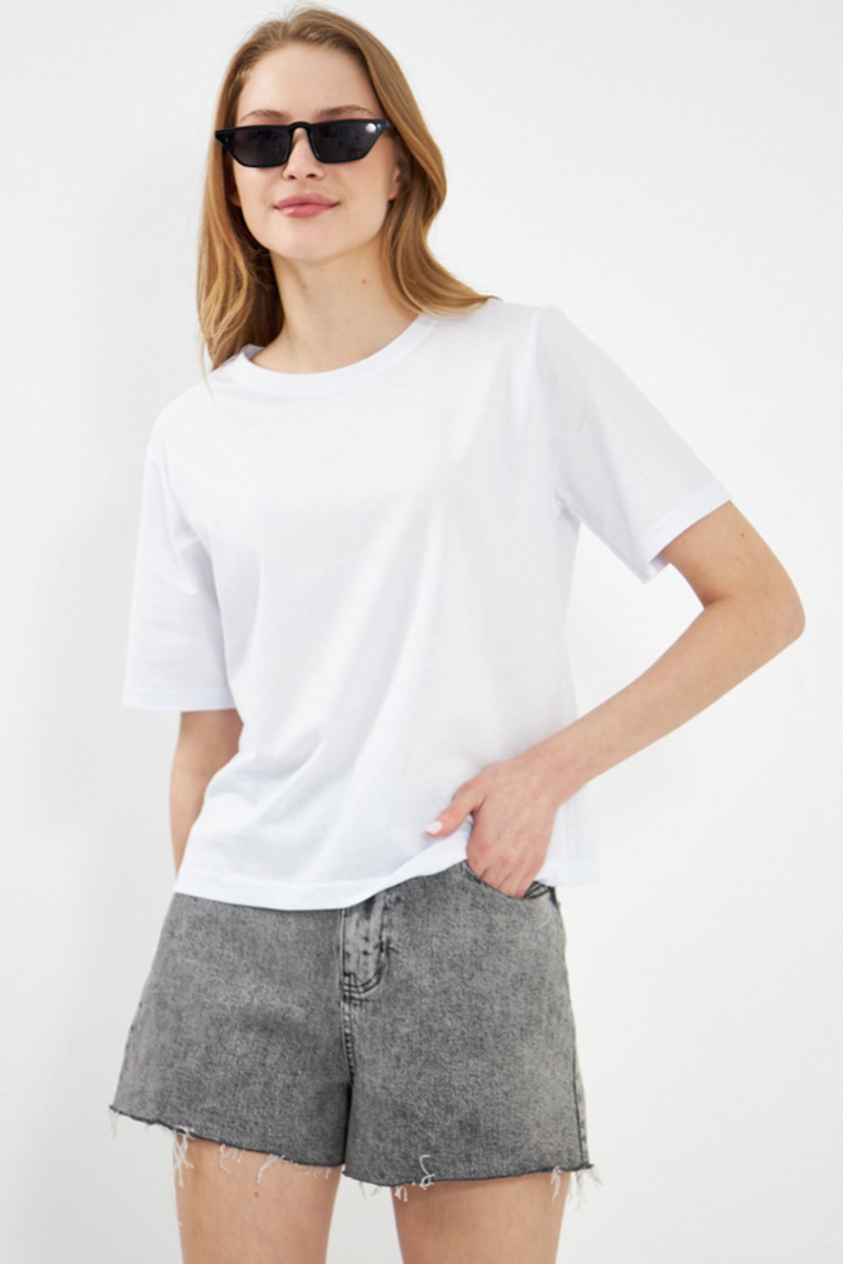 armonika Kadın Beyaz Oversize Crop T-Shirt ARM-24Y024010