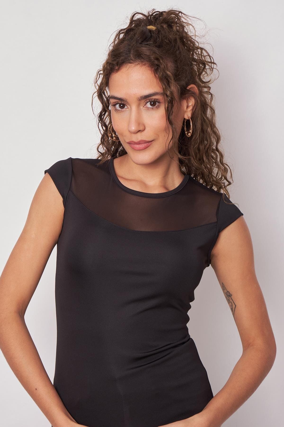 Jument Kadın Likralı Hafif Parlak Kumaş Tül Detaylı Geniş Sıfır Yaka Kelebek Kollu Body Bluz-Siyah