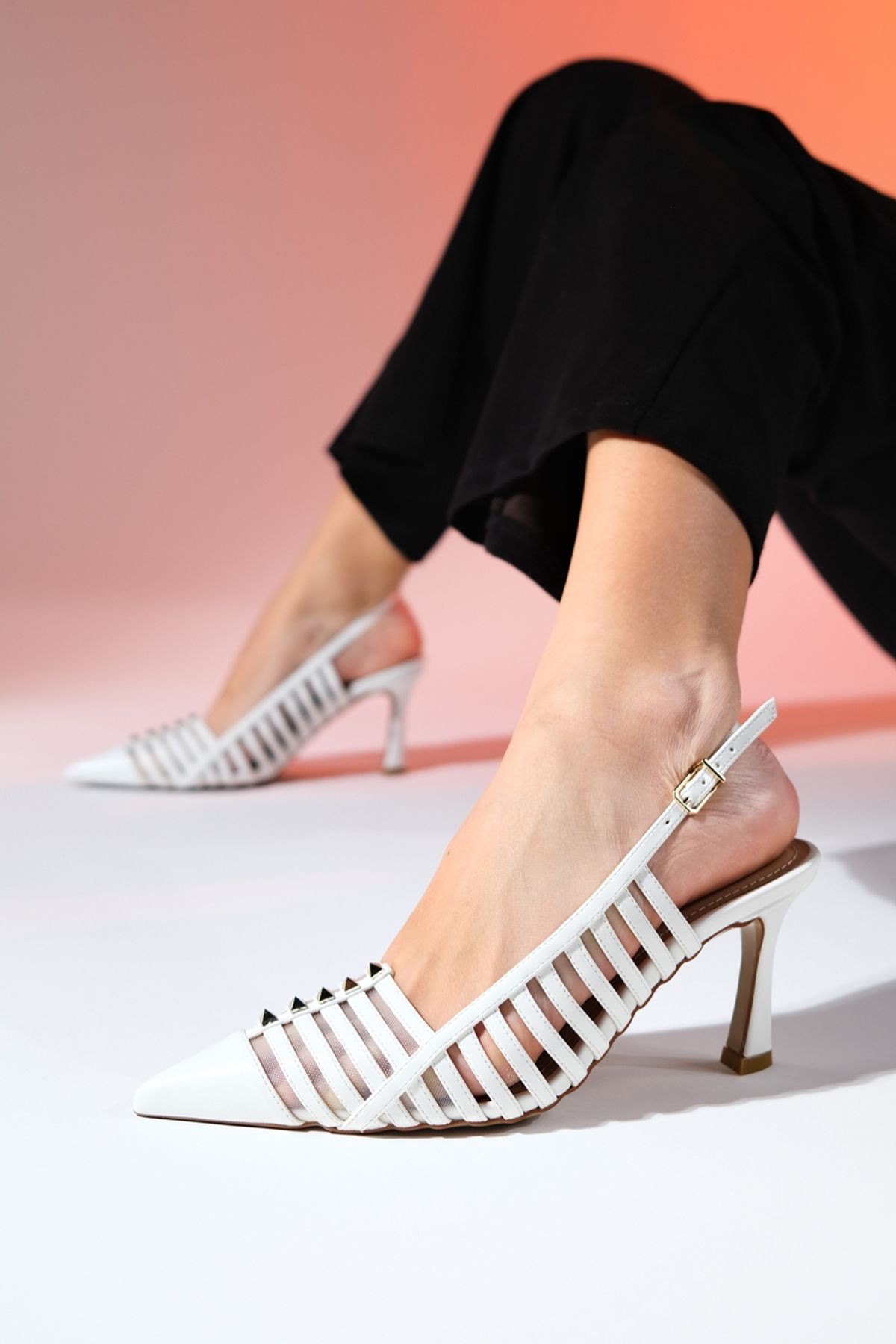 luvishoes RENNES Beyaz Troklu Kadın Sivri Burun Bantlı İnce Topuklu Ayakkabı