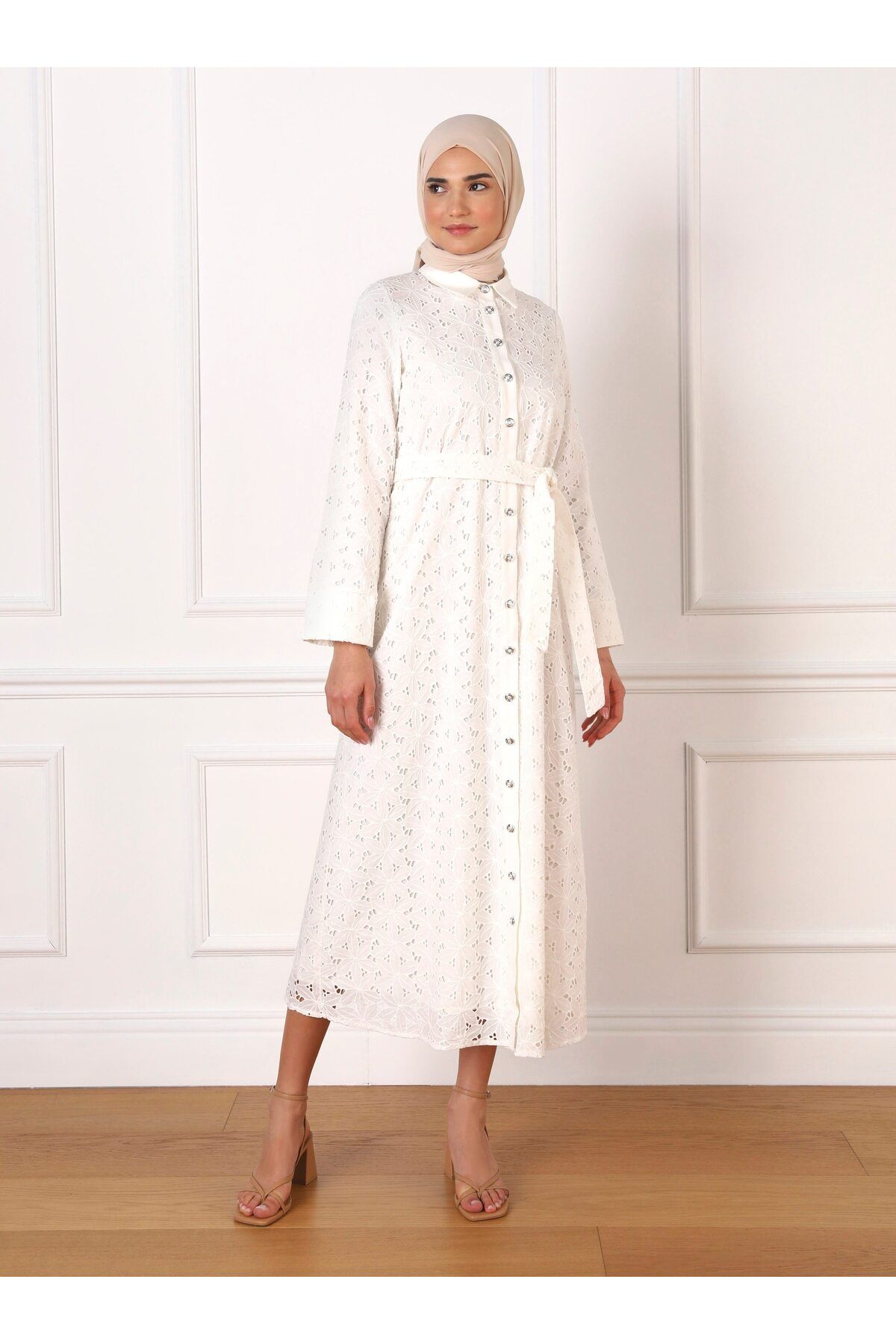 Refka Fisto Kumaşlı Boydan Düğmeli Tesettür Elbise - Off White - Refka