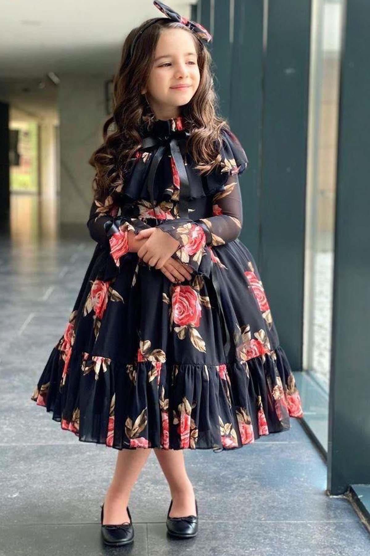 Riccotarz Kız Çocuk Kolları Transparan ve Yakası Fırfırlı Üzeri Çiçek Desenli Piliseli Siyah Elbise