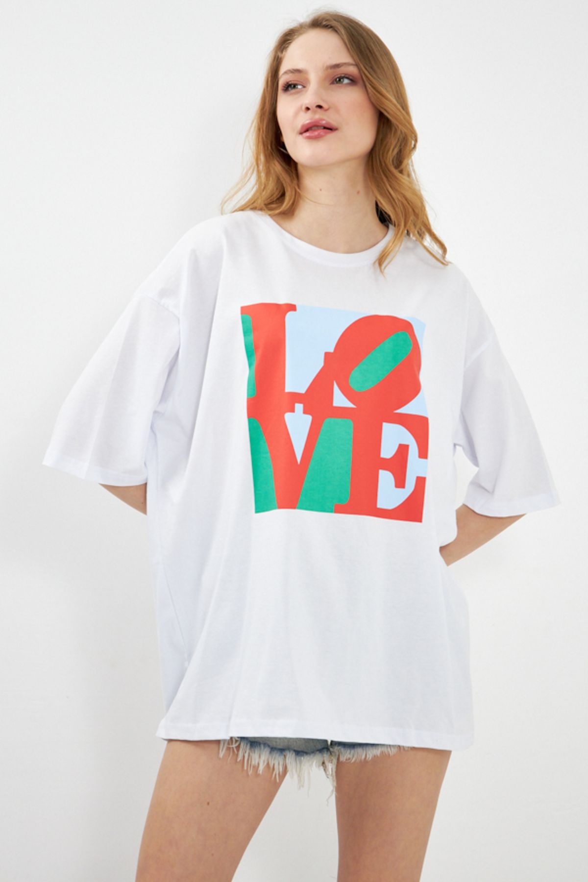 armonika Kadın Beyaz Önü Renkli Love Yazılı Oversize T-Shirt ARM-24Y024008
