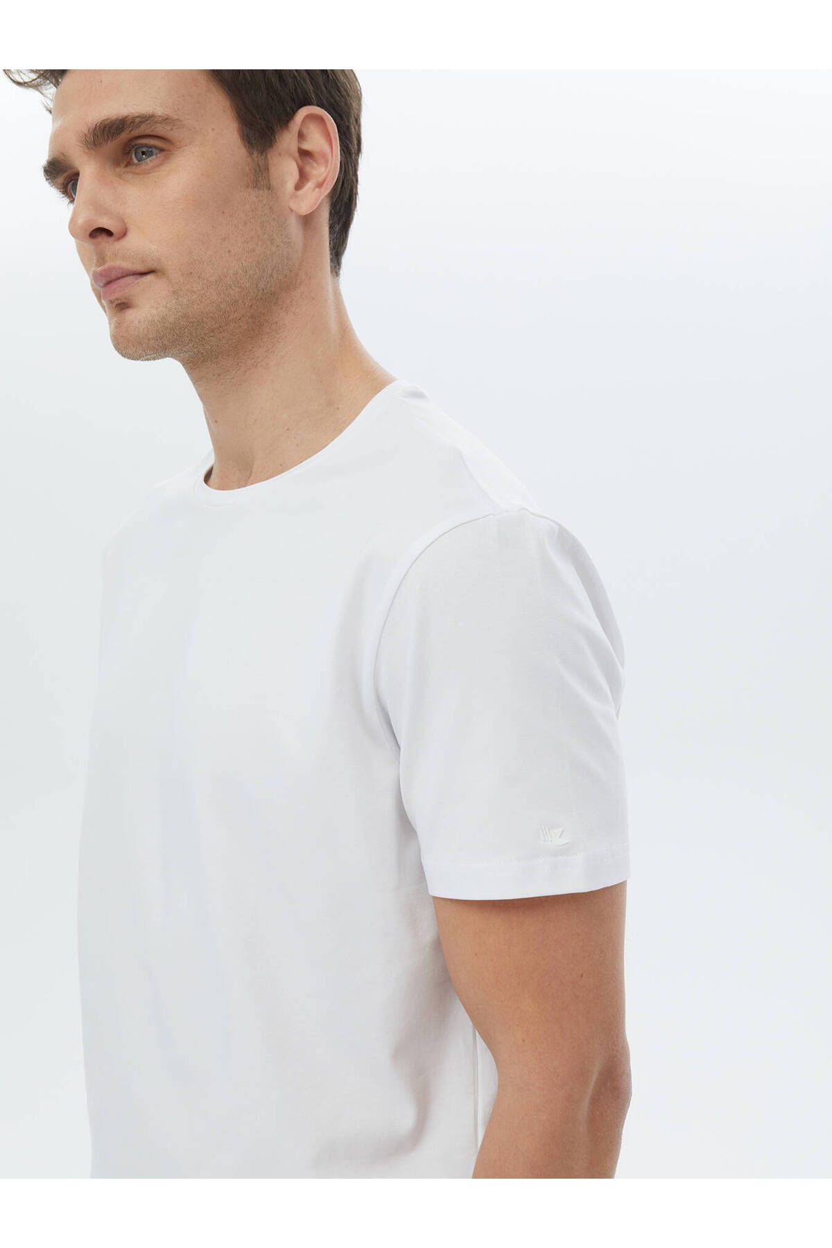 Kip Beyaz Düz Bisiklet Yaka Pamuk Karışımlı T-Shirt