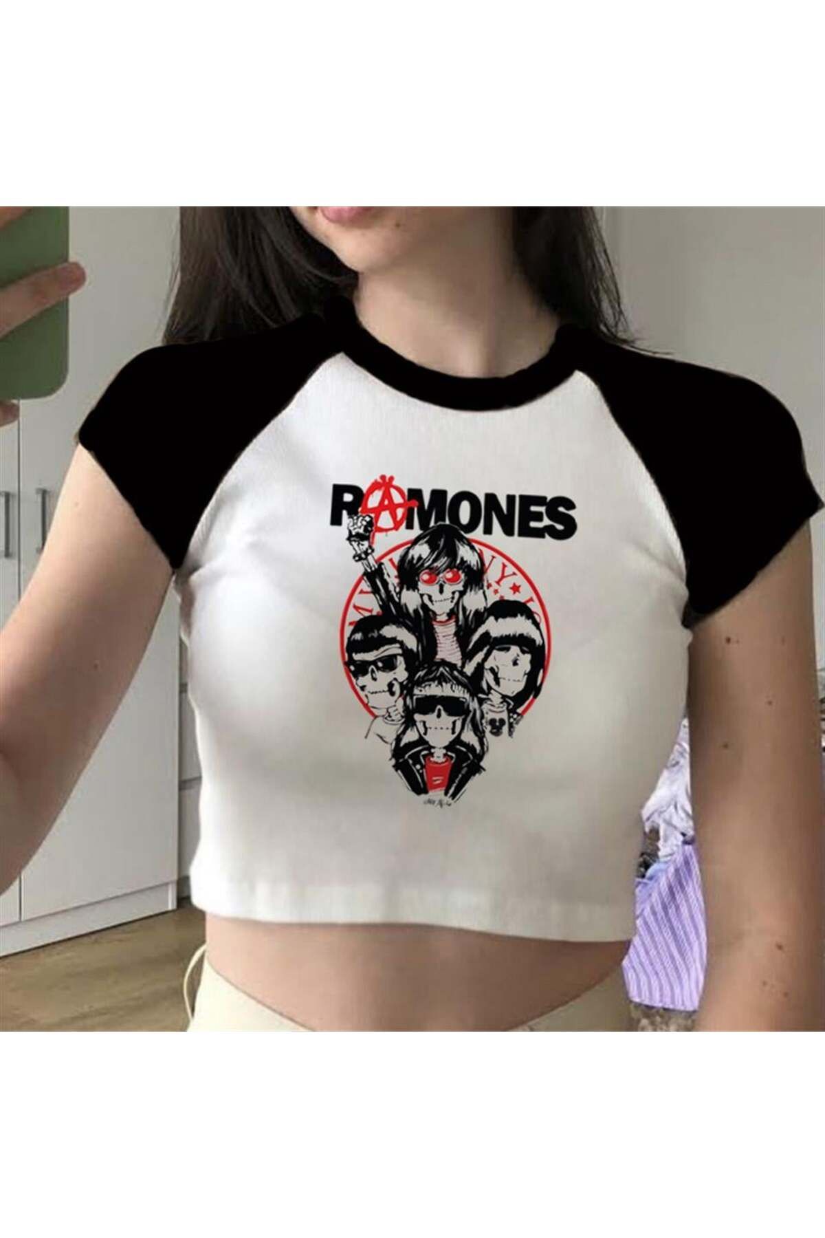 Toum EYSAVERDE  Ramones Logo & Artists Baskılı Reglan Kol Beyaz Crop