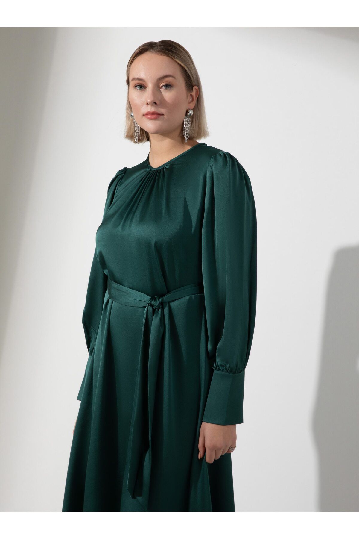 Alia Balon Kol Büyük Beden Saten Elbise - Zümrüt Yeşili- Alia